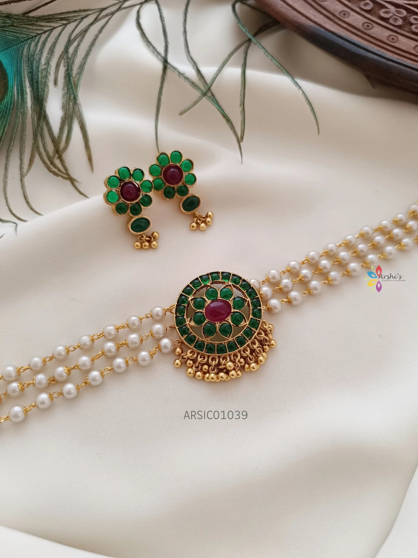 Three Layer Pearl kemp choker