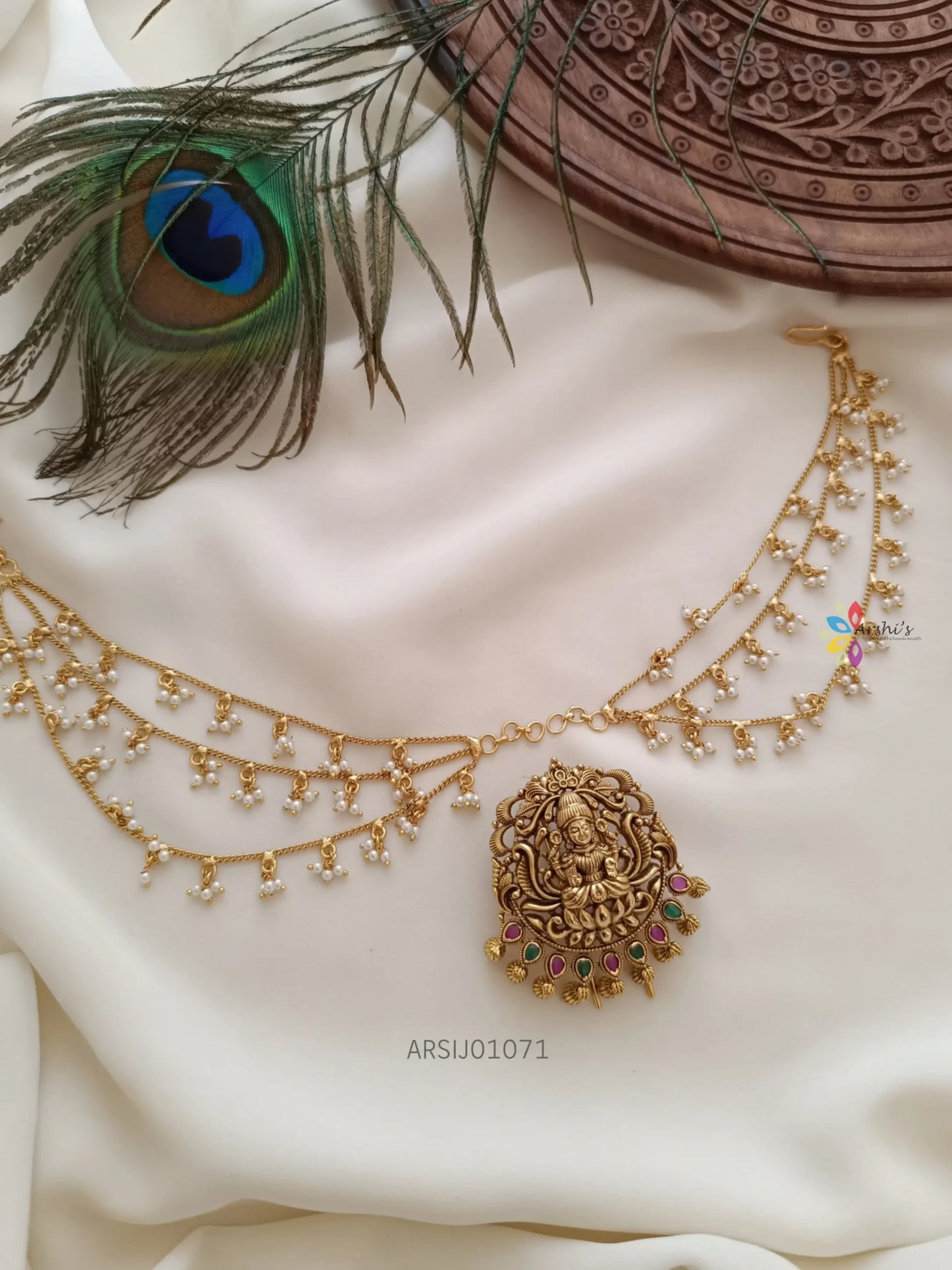 Lakshmi Design Hair Accessorie with Earchains