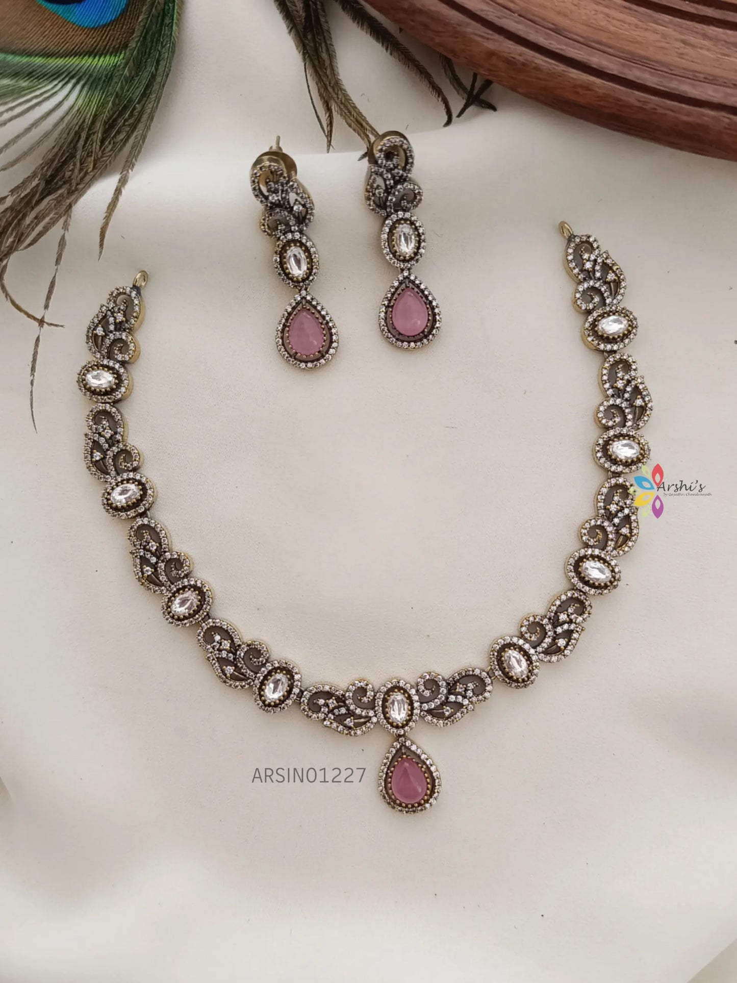 Simpe Pink Tear Drop Victorian Necklace