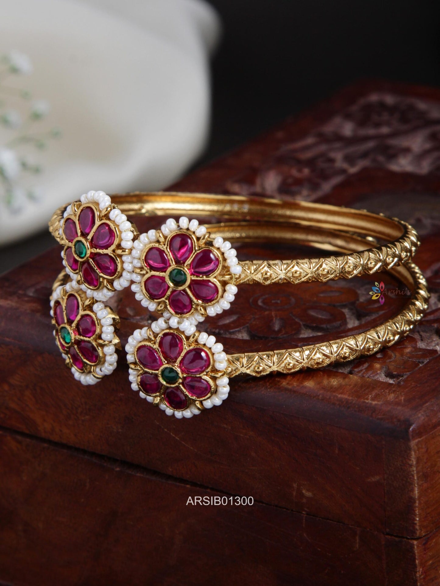Flower Design Kemp Stone Bangles