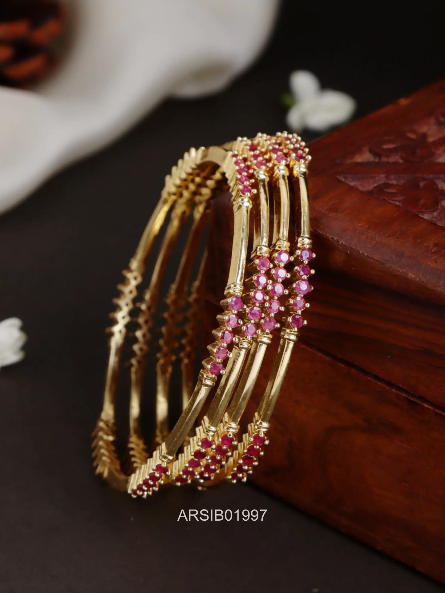 Sleek Kemp Stone Bangles