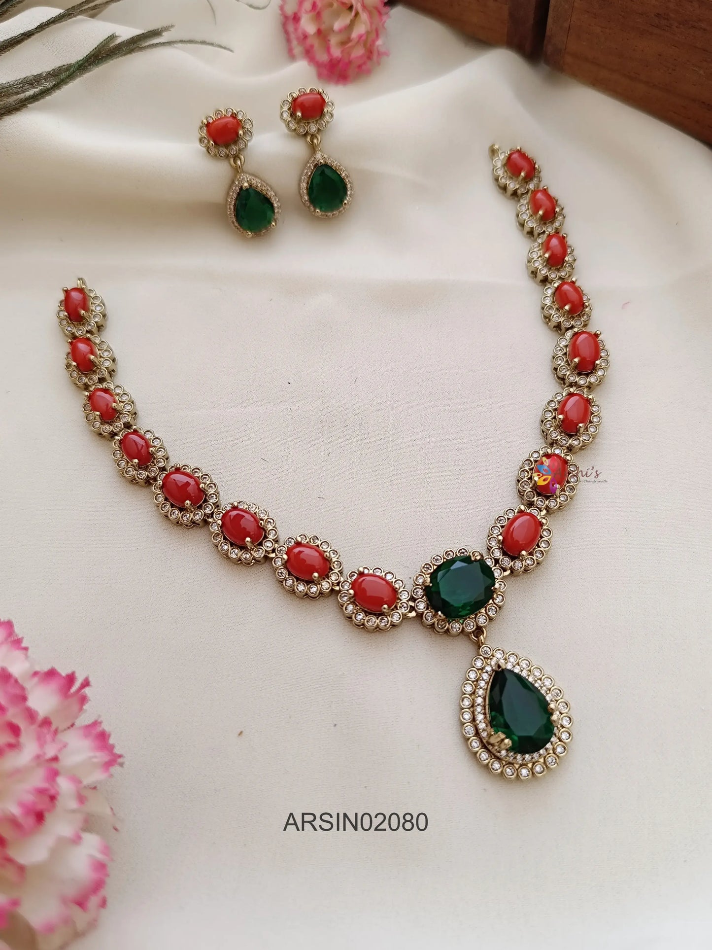 Single Layer Coral Emerald Neckset