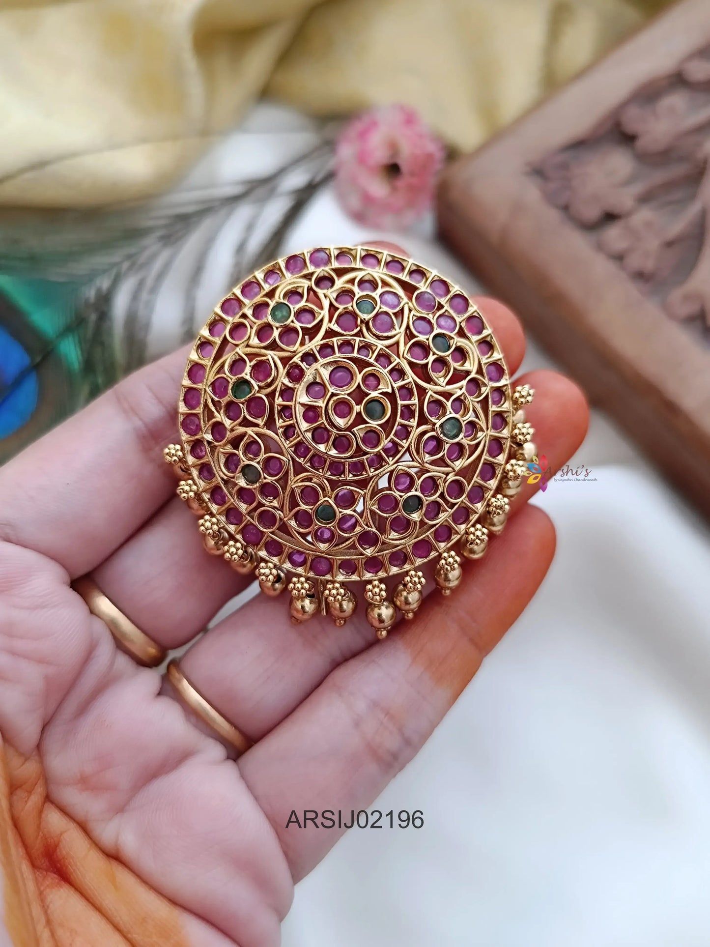 Round Design Kemp Stone Hair Brooch