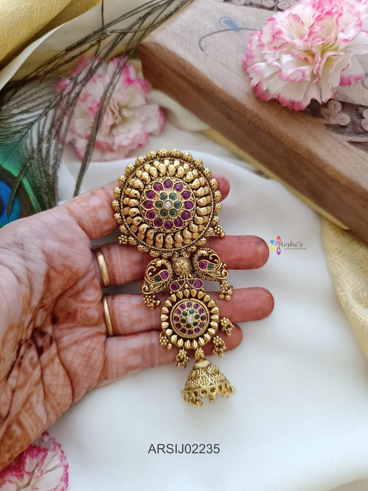 Round and Peacock Design Gold Drop Hairbrooch