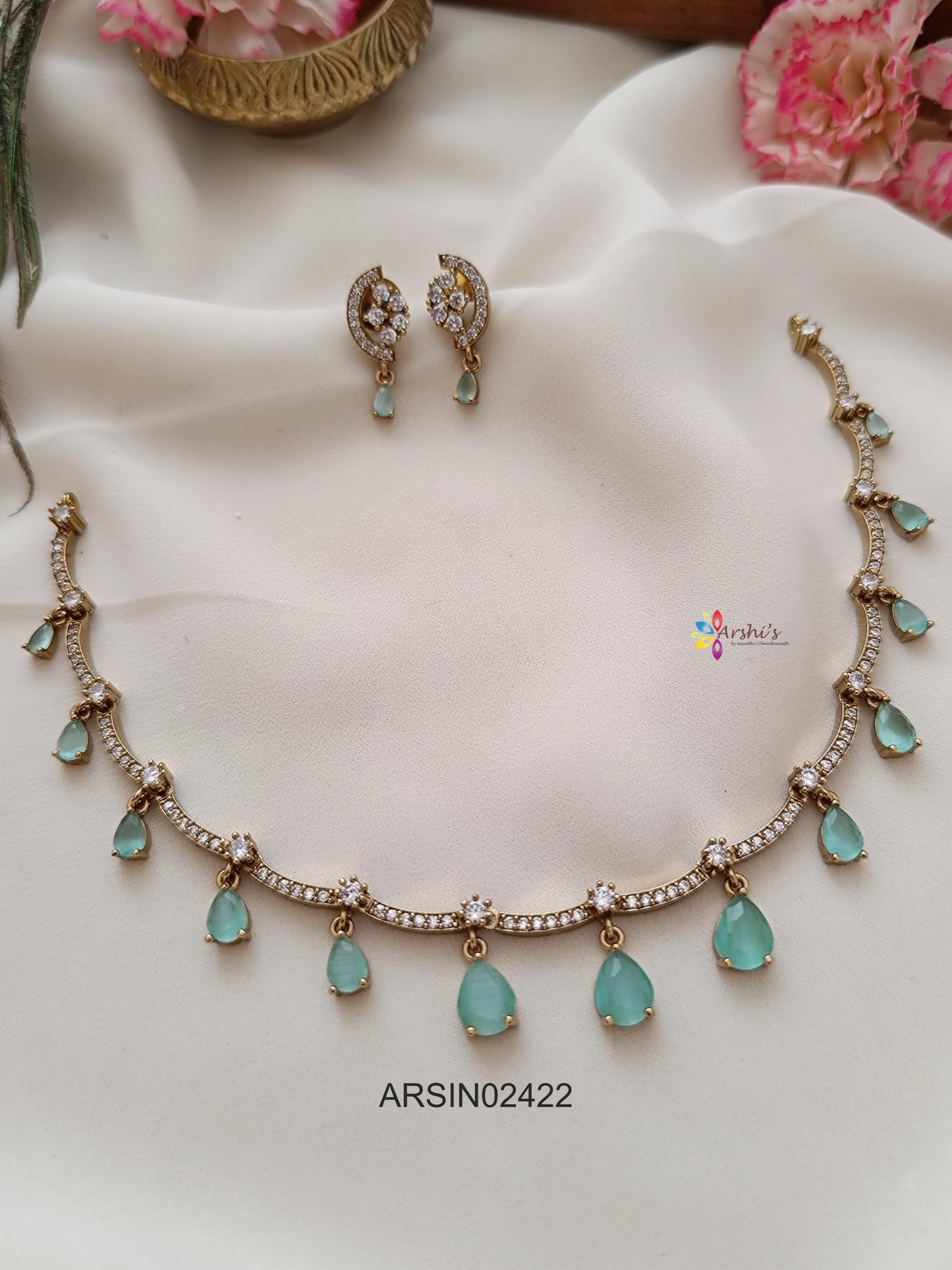 Pale Green Tear Drops Stone Necklace