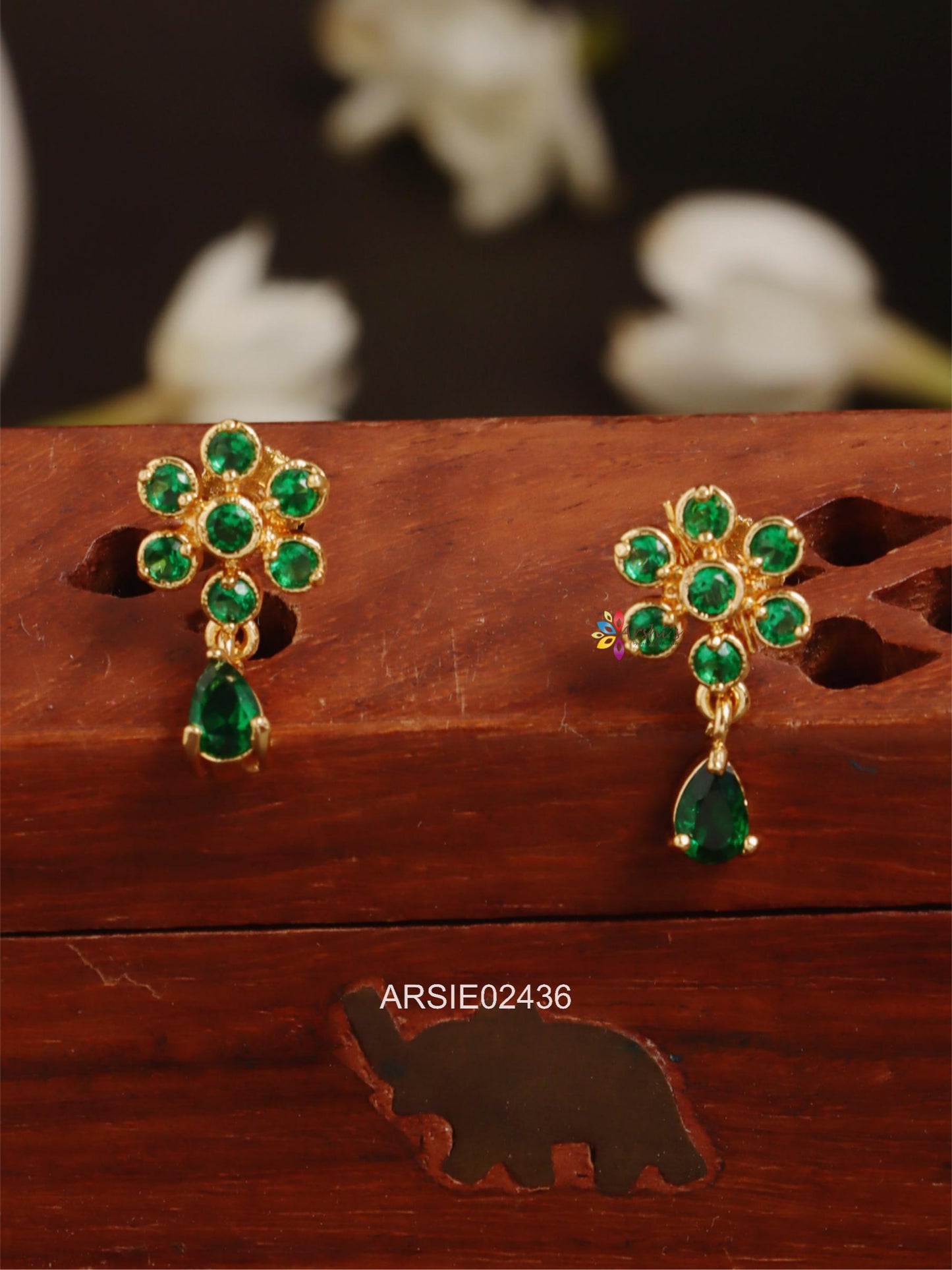 Green Stone Tear Drop Earstuds