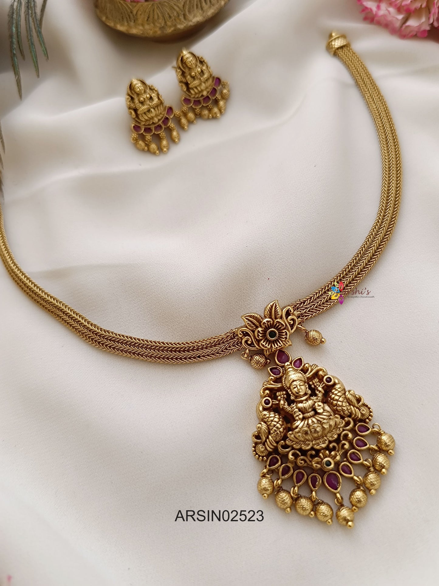 Lakshmi Pendant Attigai Necklace