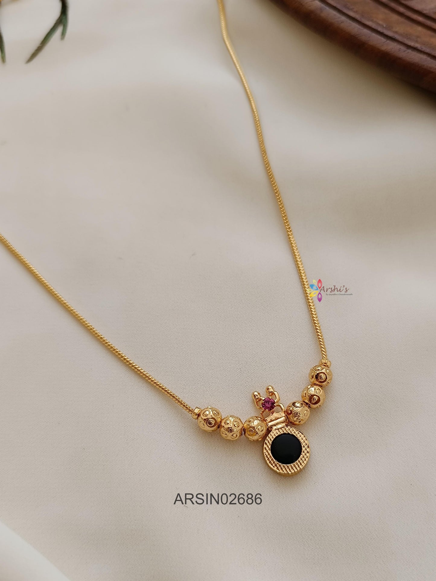 Round Green Stone Palakka Necklace