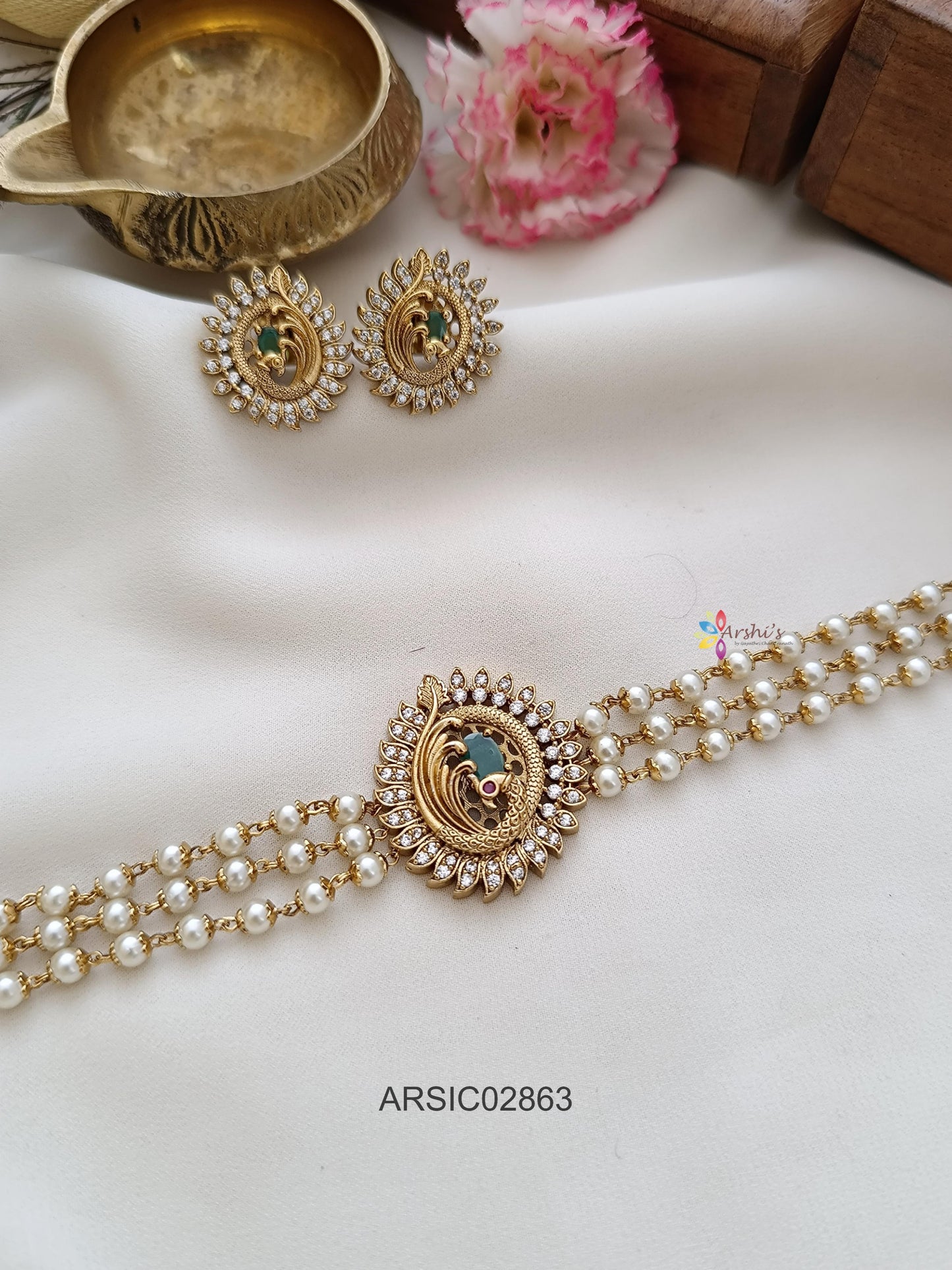 Peacock Pearl Choker