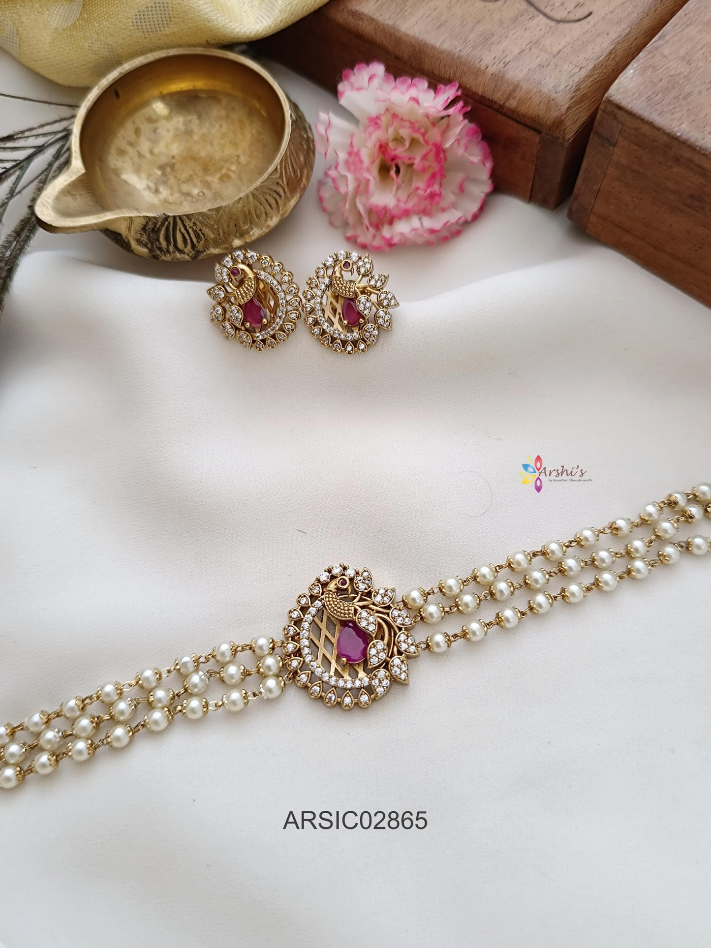 Peacock Ruby Stone Pearl Choker