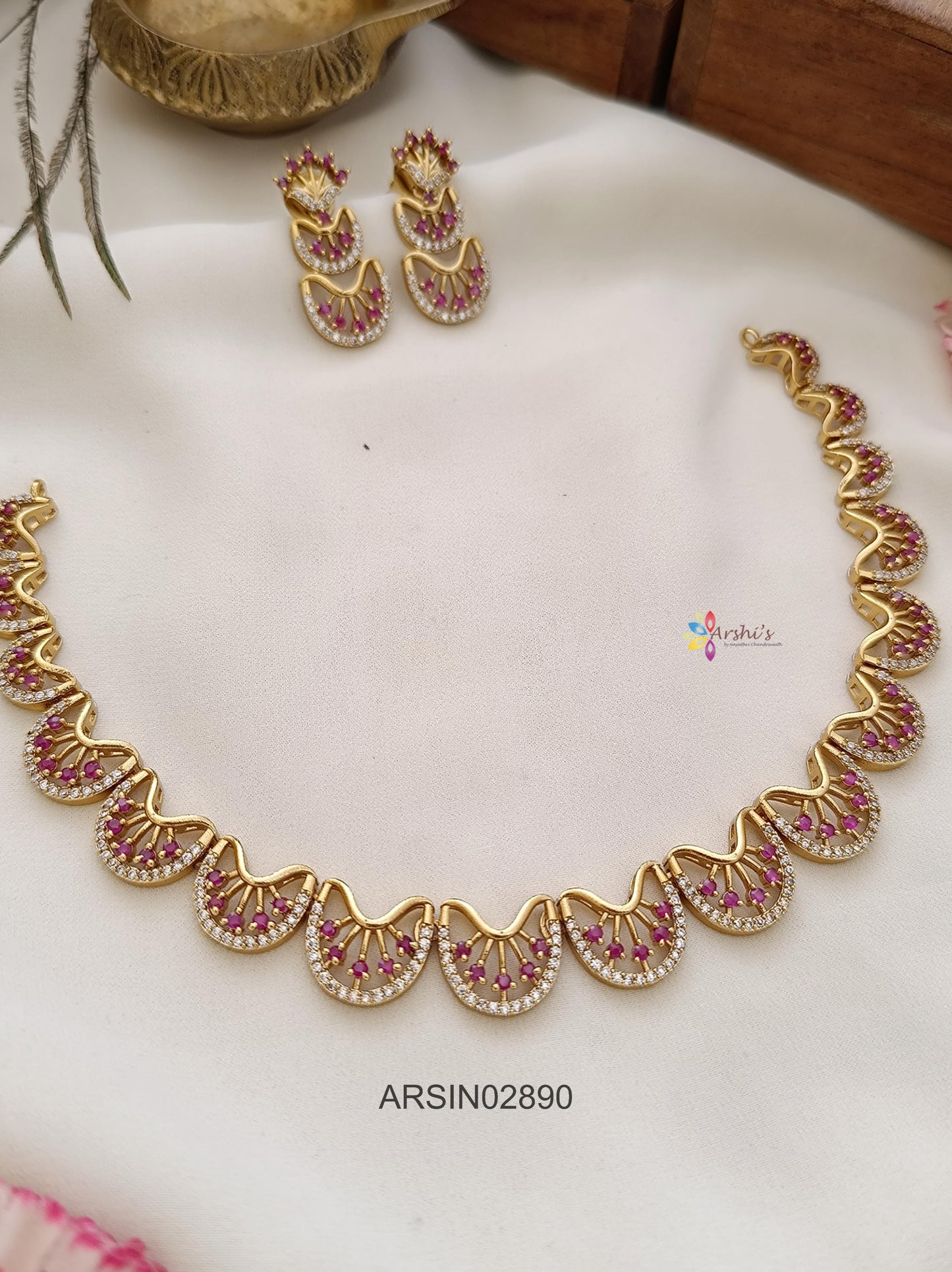 Kemp and White Stone Necklace