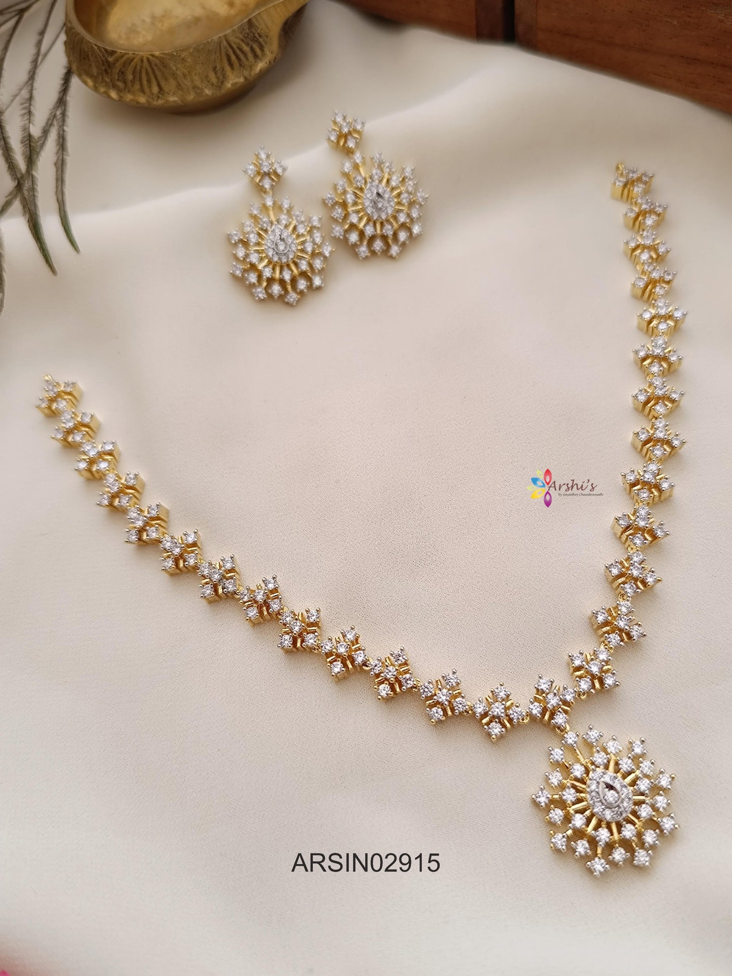 AD White Stone Necklace