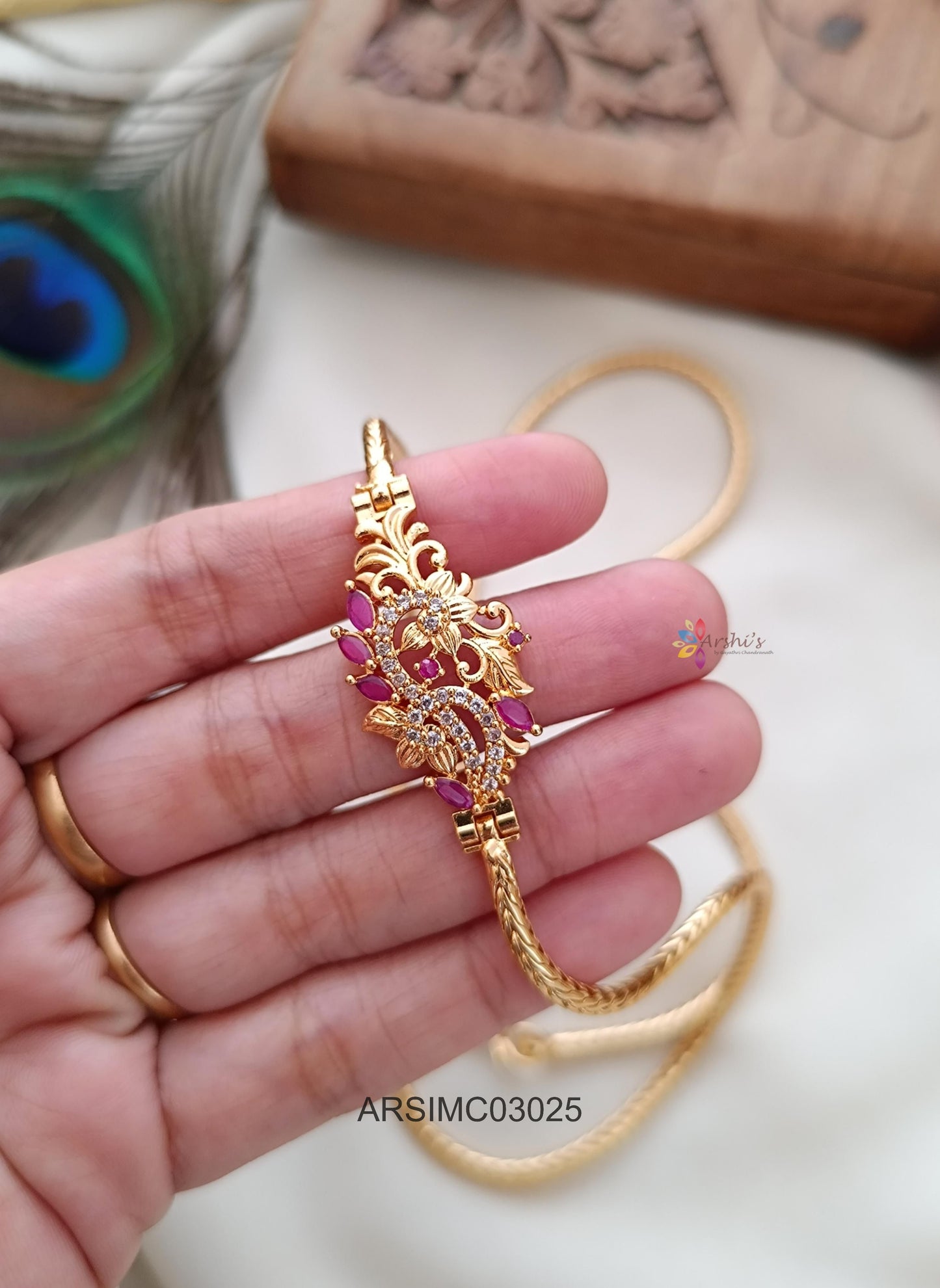 Stone Side Locket Mugappu Chain