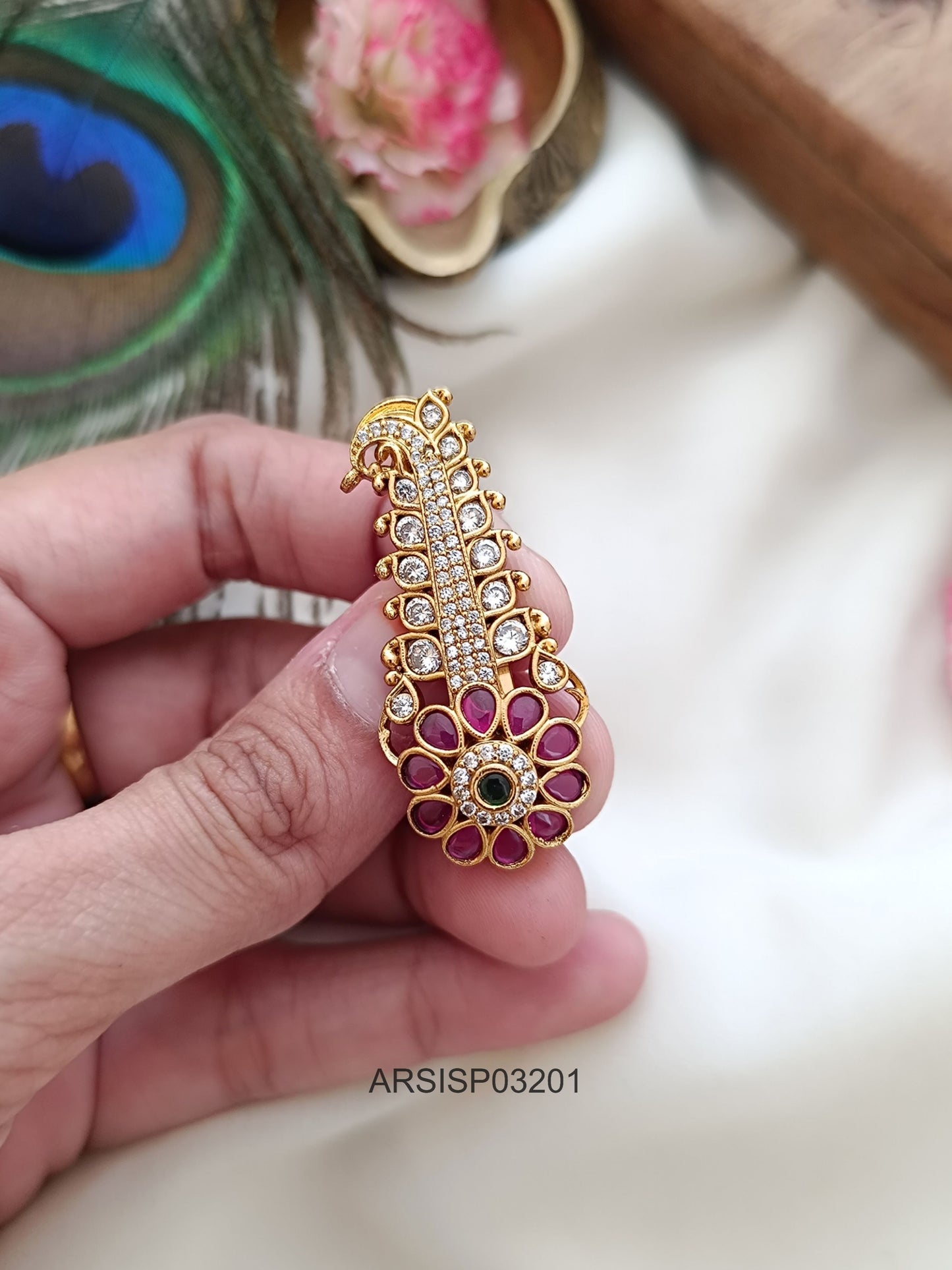 Andal Kondai Saree Pin