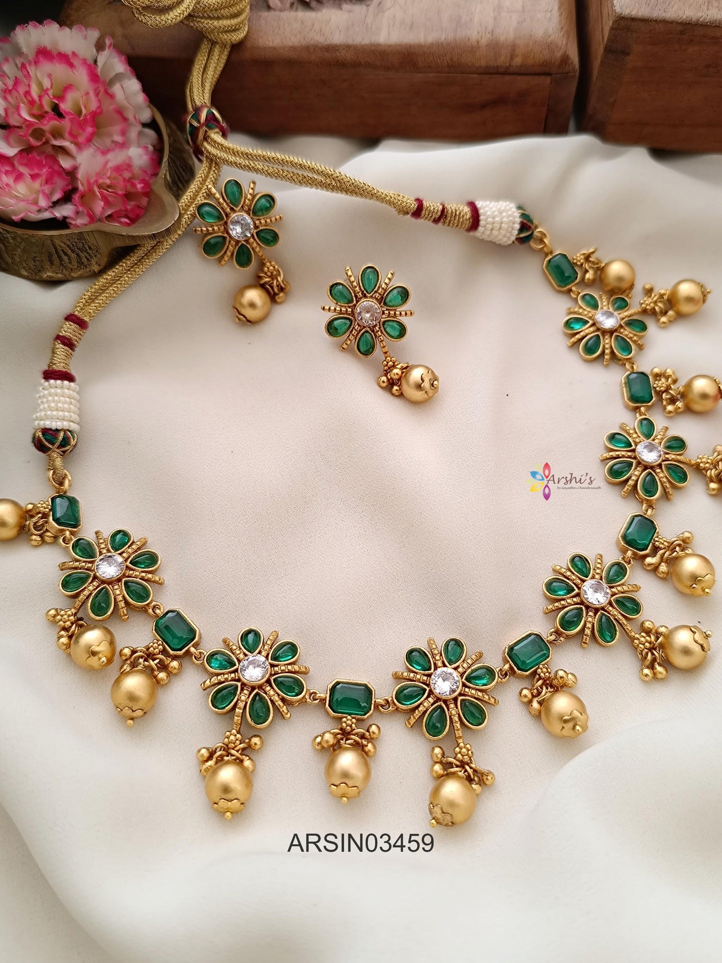 Emerald Stone Flower Design Necklace