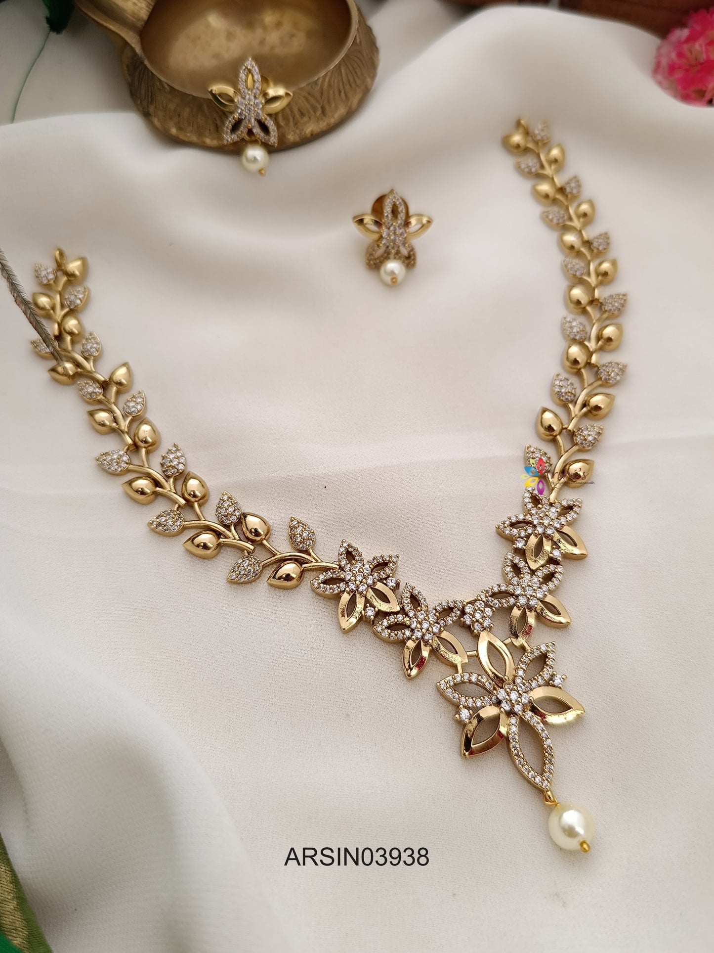 Flower and Lead AD Stone Necklace