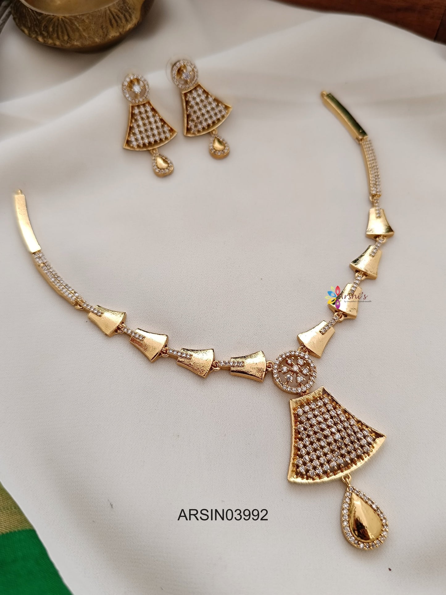 Fancy White Stone Pendant Necklace