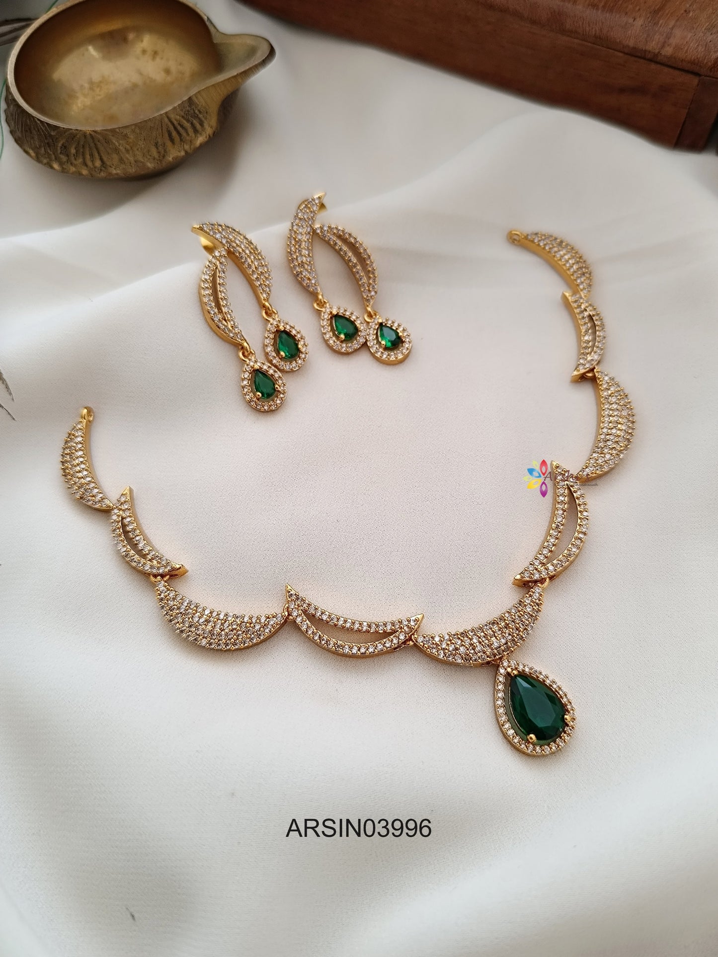 AD White Stone Green Tear Drop Necklace