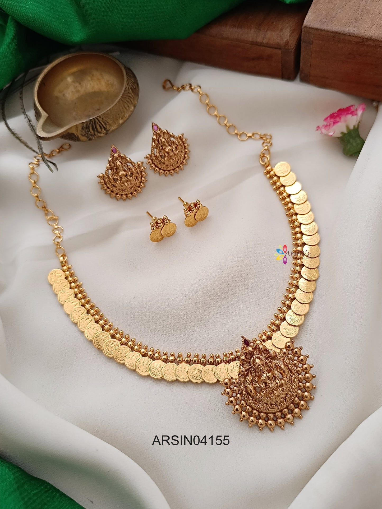 Lakshmi Coin with Lakshmi Pendant Necklace