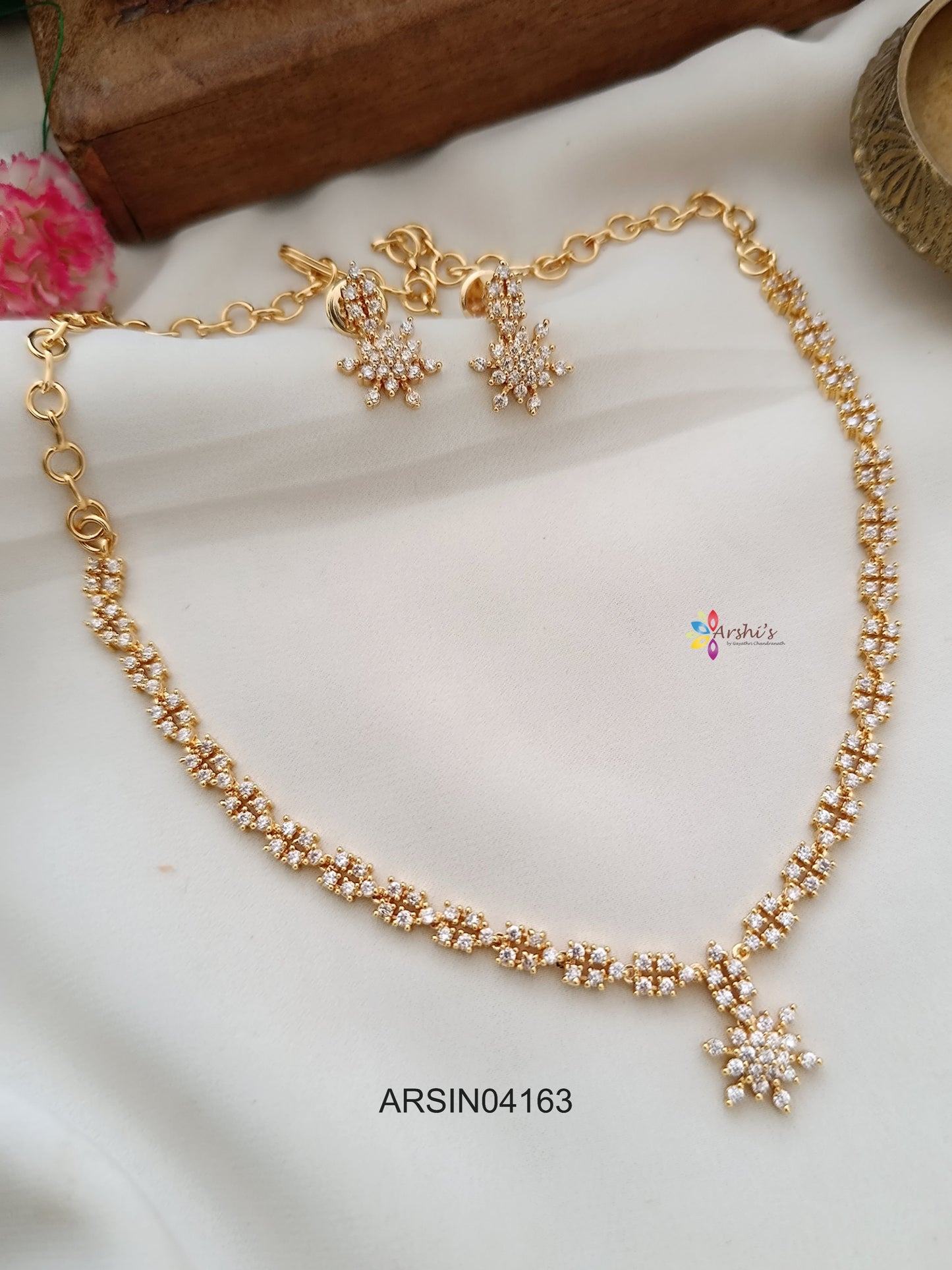 AD White Stone Necklace