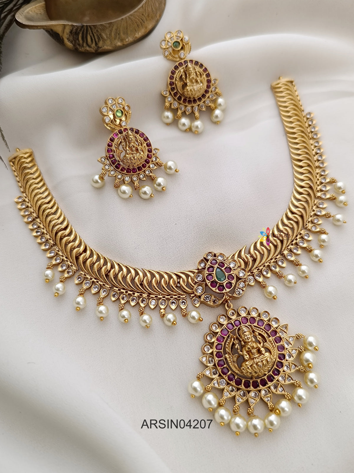 Lakshmi Pendant Jalebi Necklace