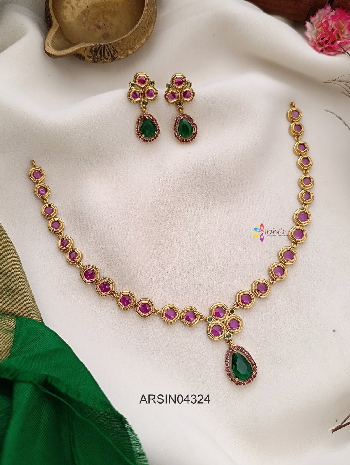 Green Tear Drop Kemp Stone Necklace