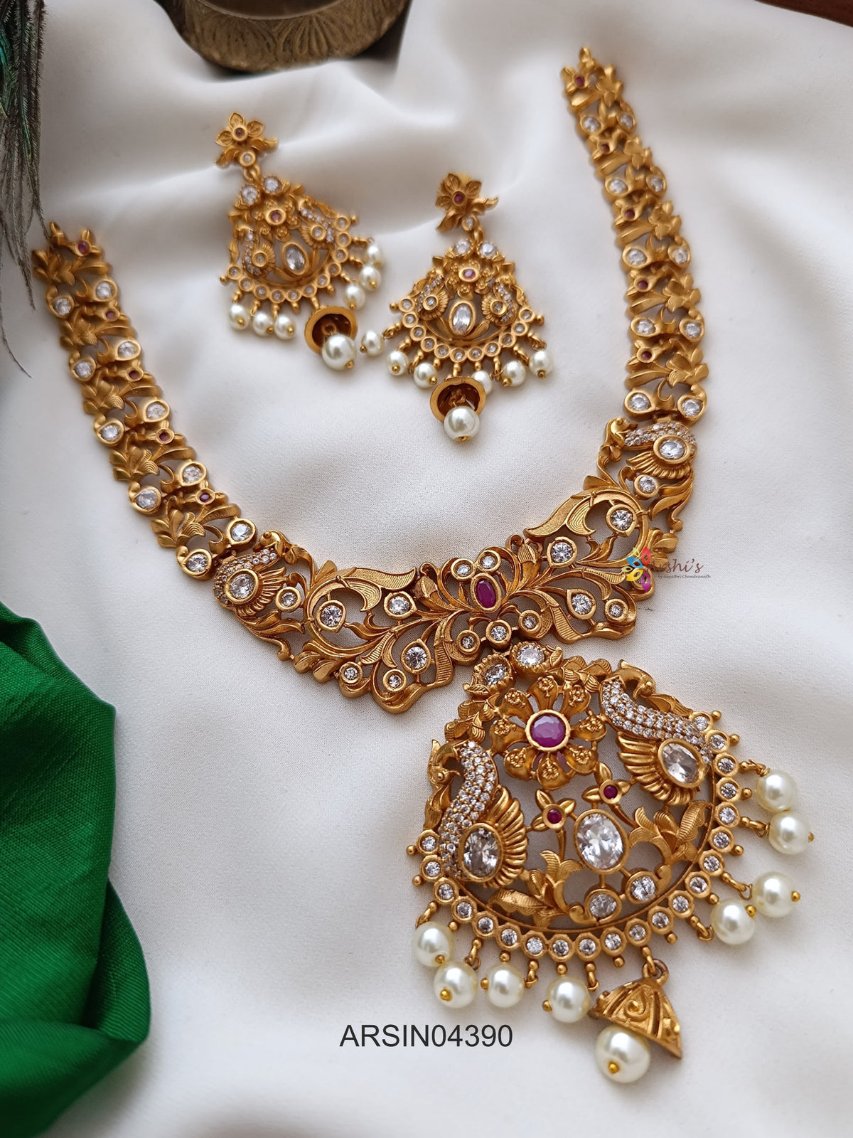 Floral Design Stone Necklace