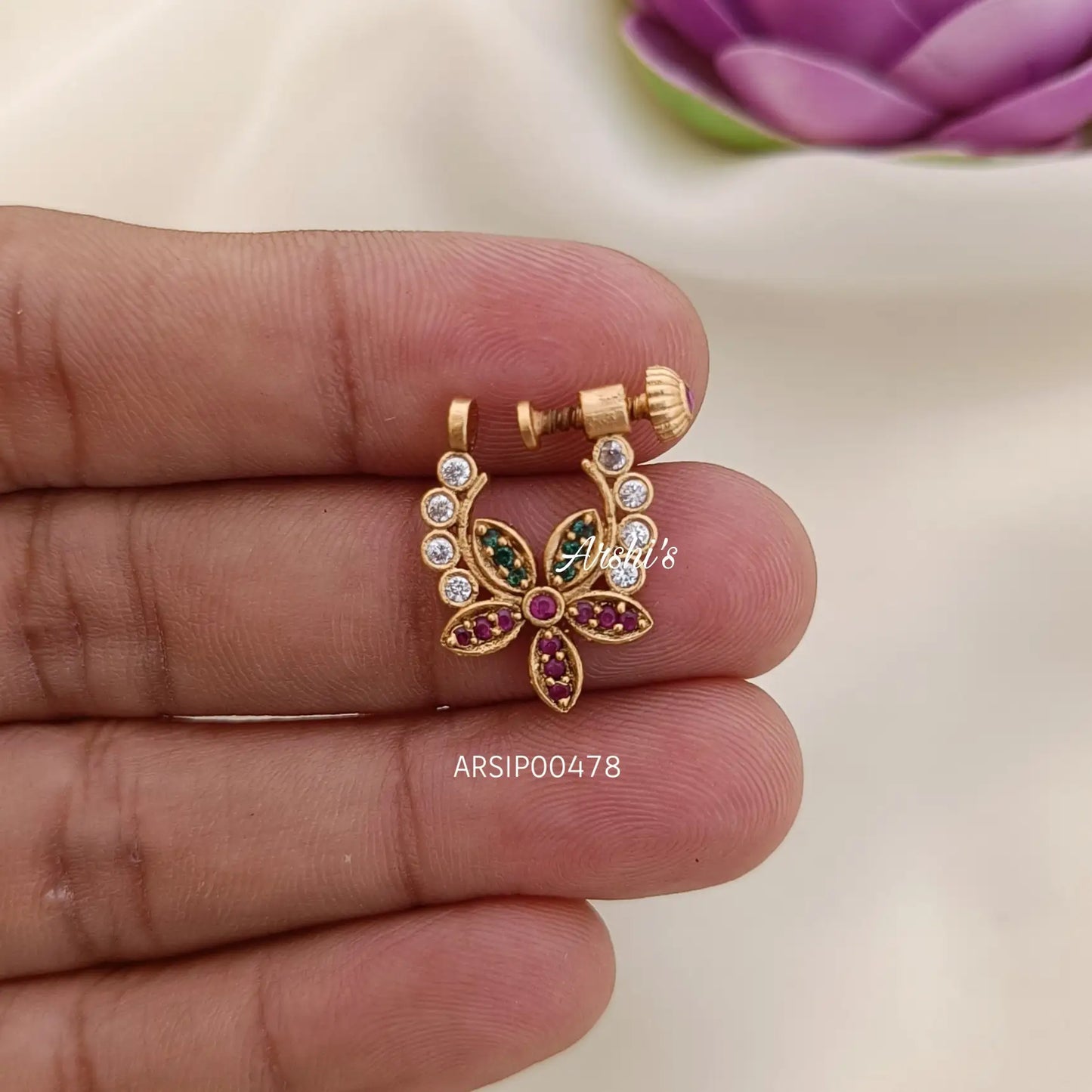 Trendy Flower Design Nosepin