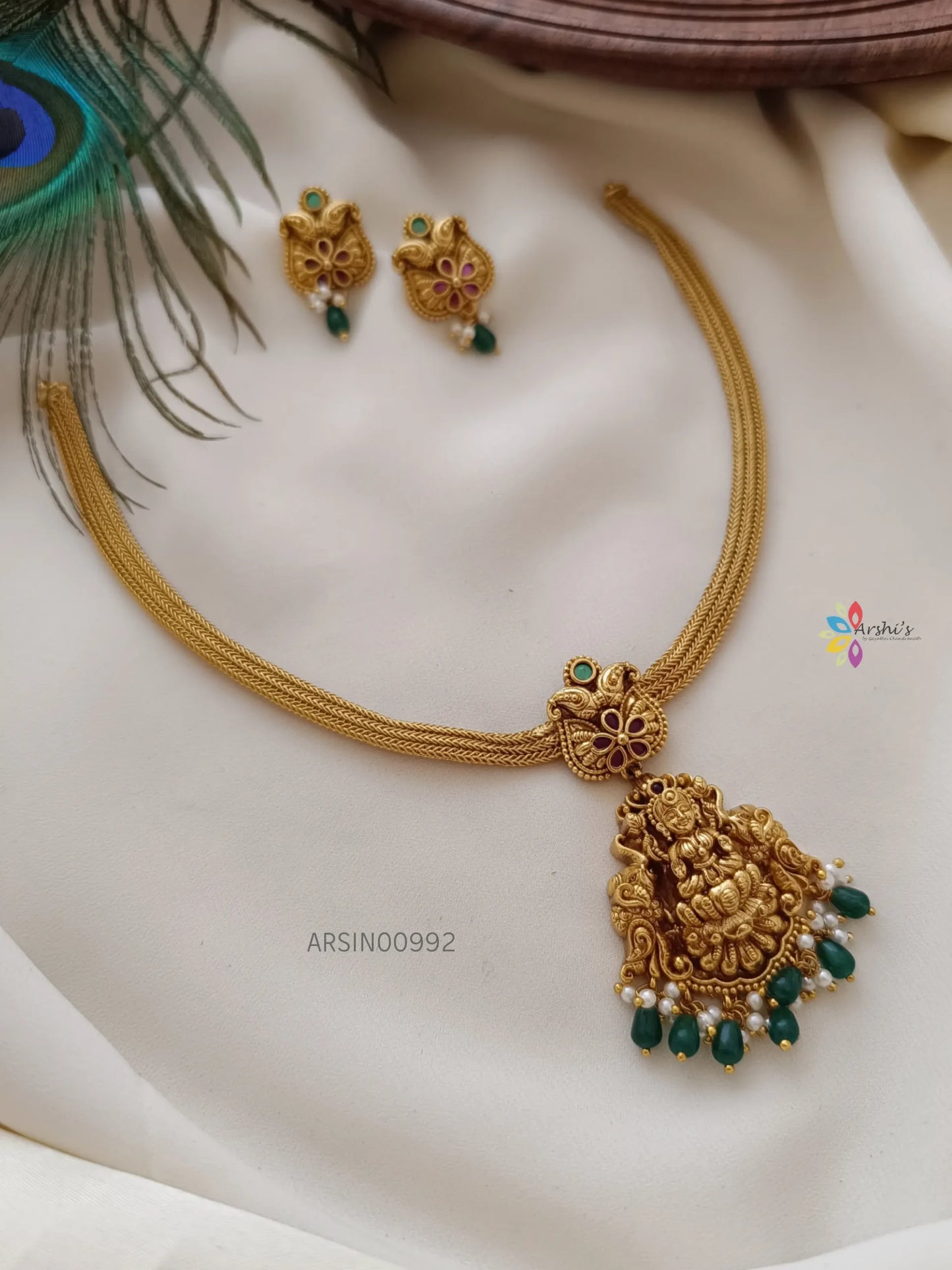 Lakshmi Pendant Plain Chain Necklace