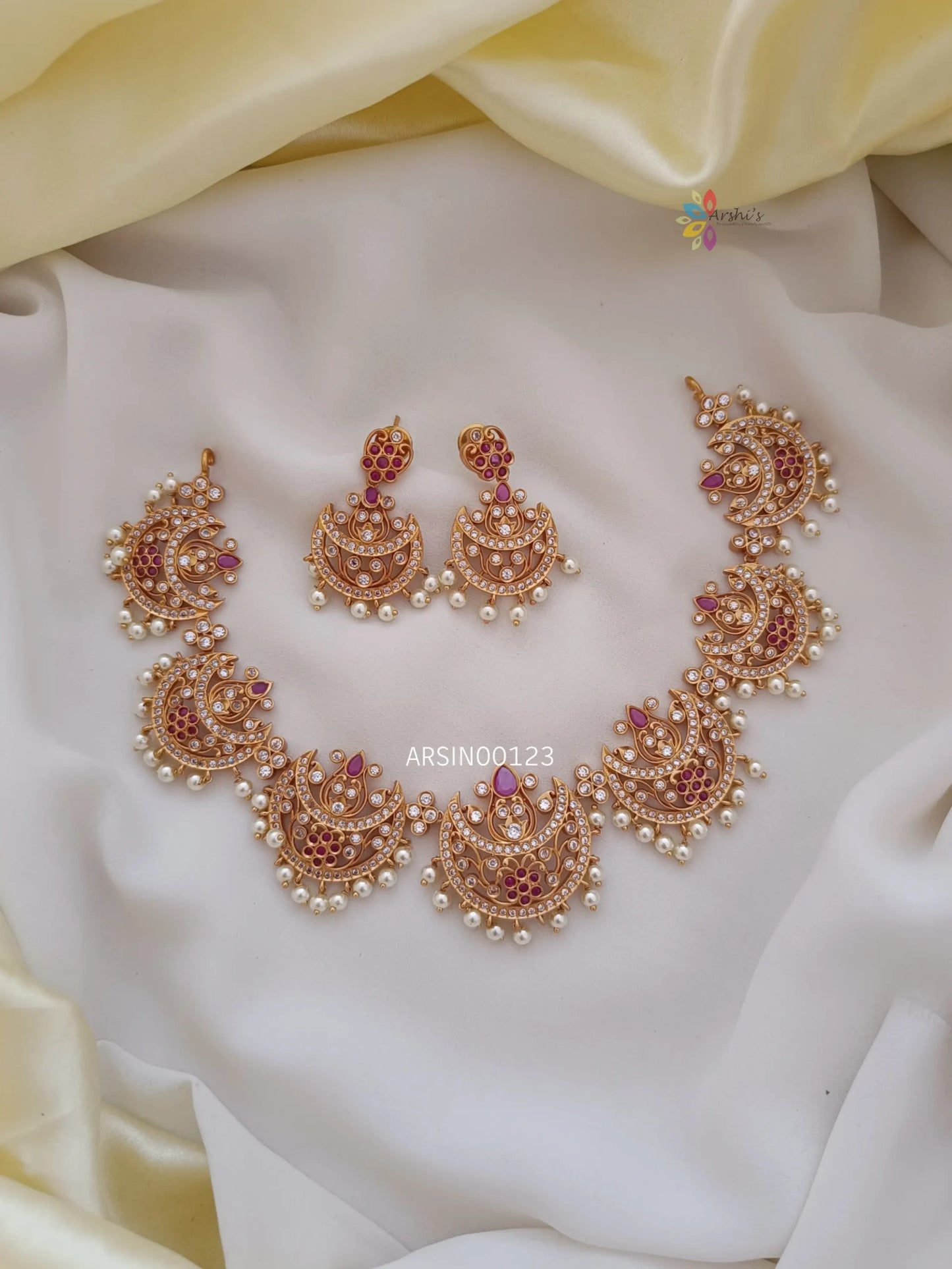 Trendy AD moon neckace