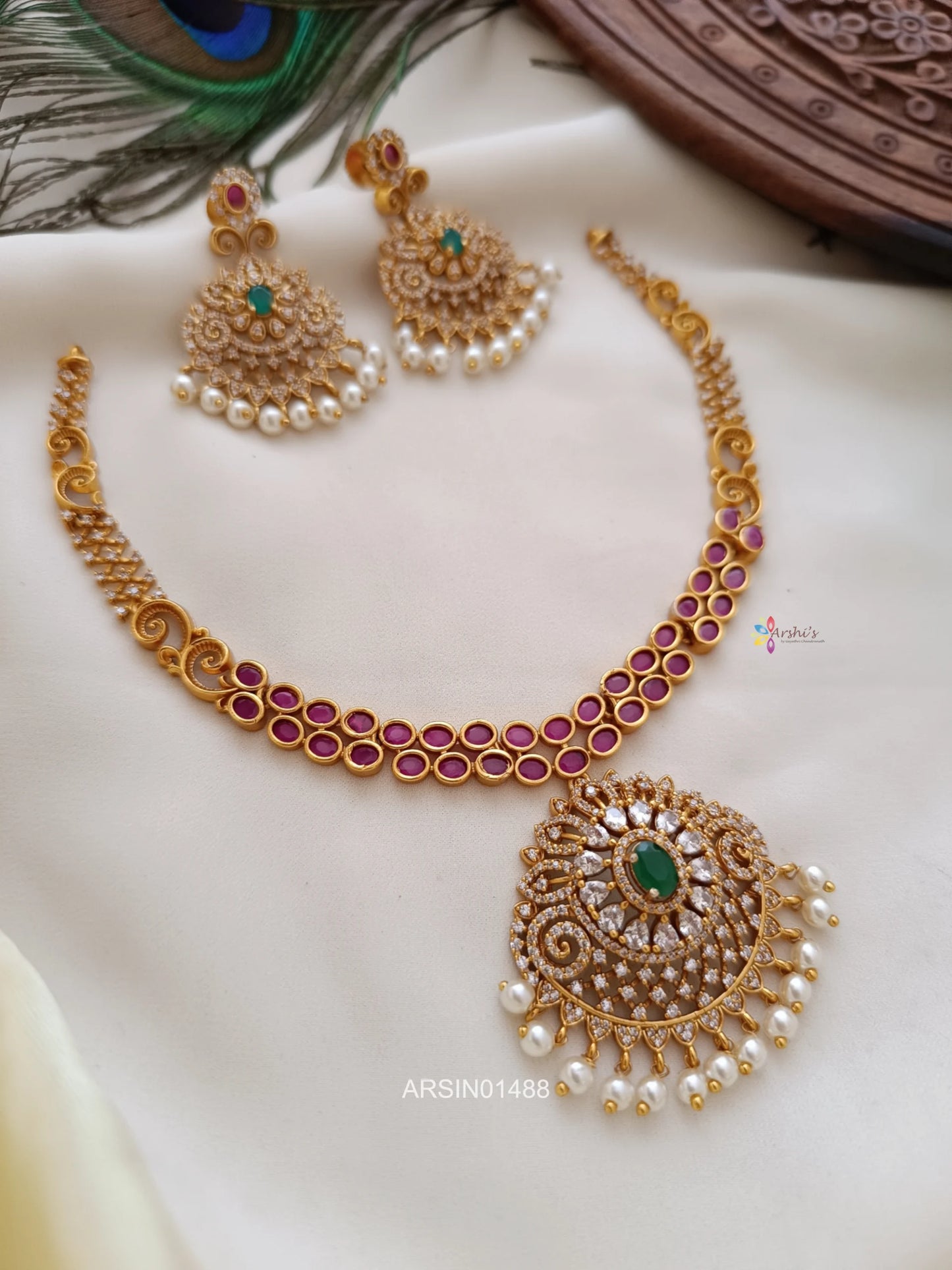 Kemp and White Stone Necklace