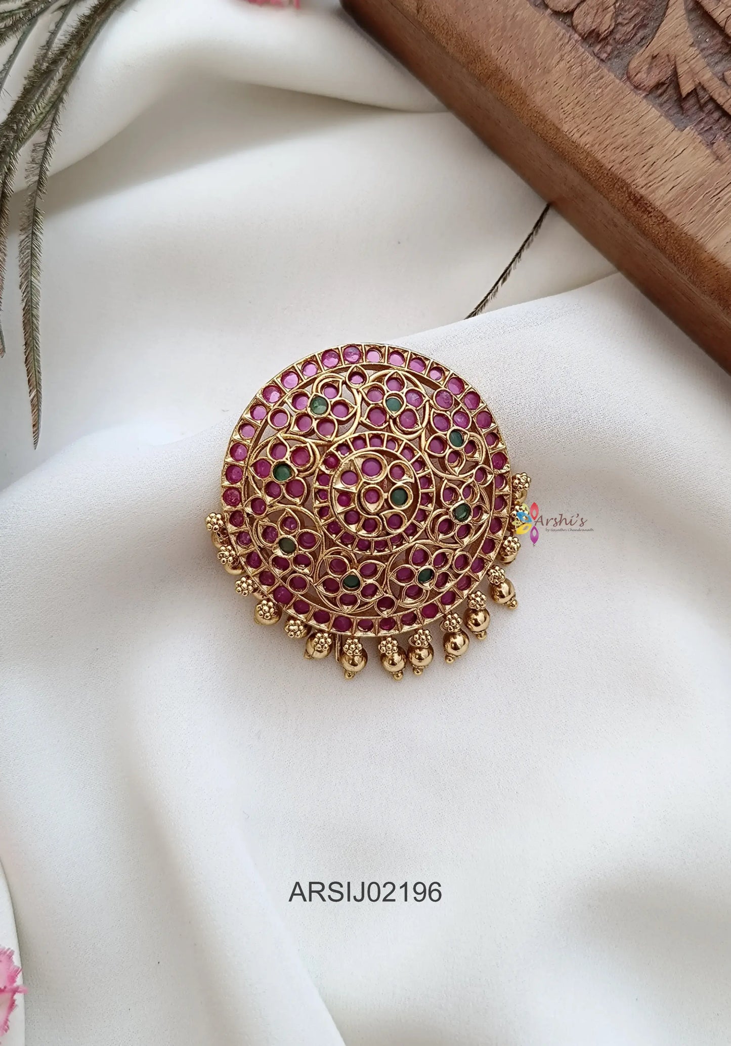 Round Design Kemp Stone Hair Brooch