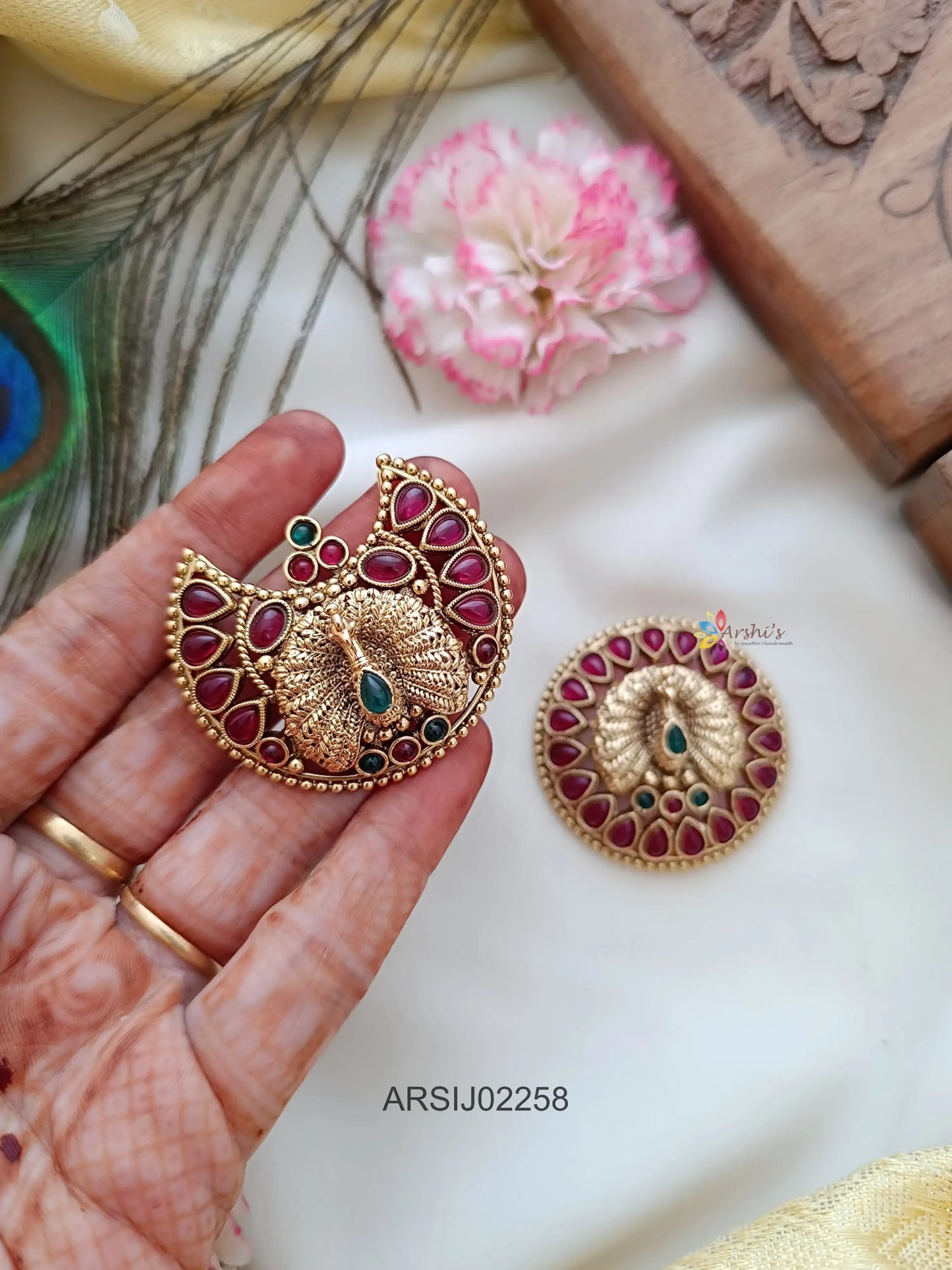 Peacock Sun and Moon Kemp Stone Hairbrooch