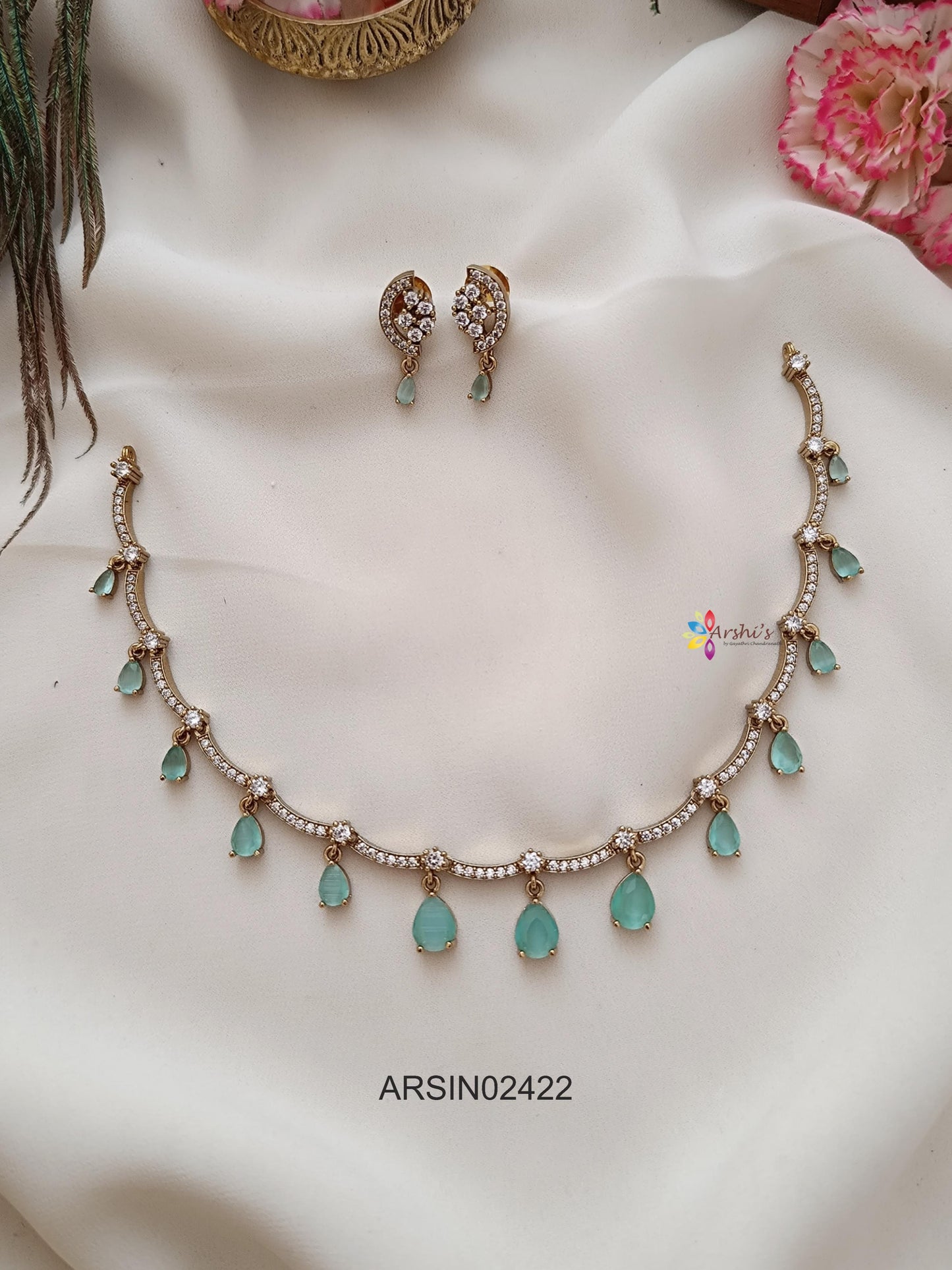 Pale Green Tear Drops Stone Necklace