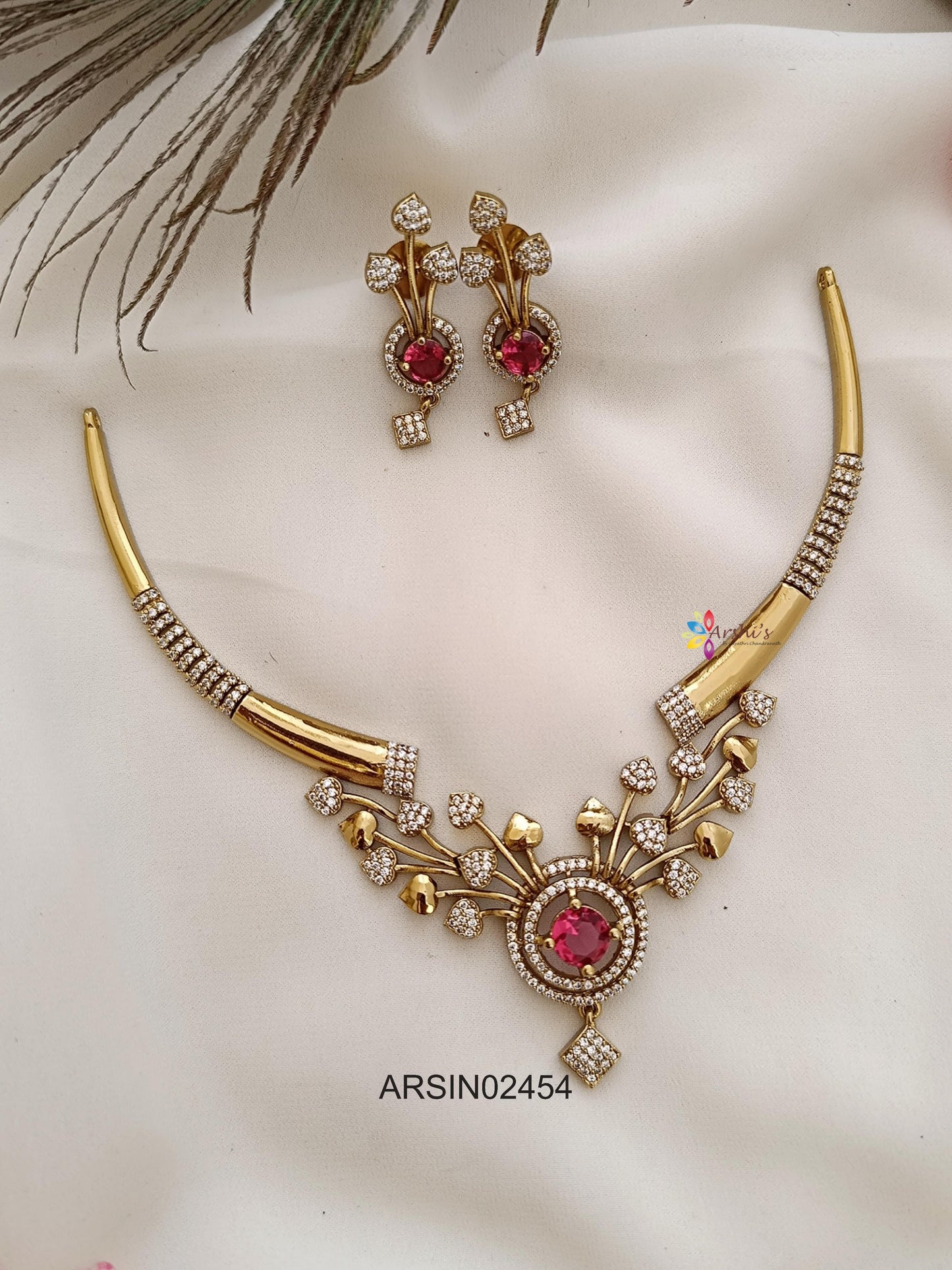 Kemp and White Stone Kante Necklace