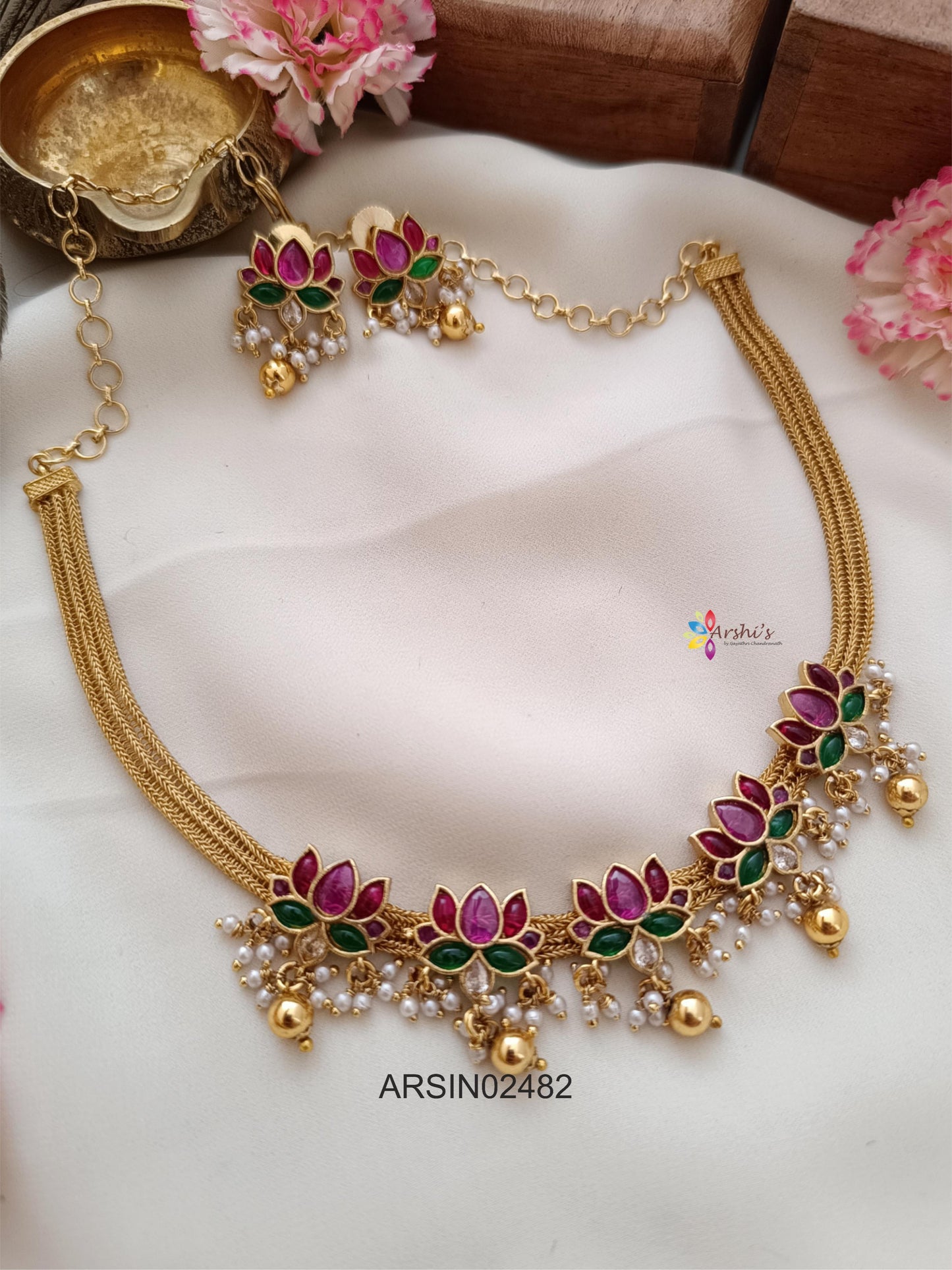 Five Lotus Design Attigai Necklace