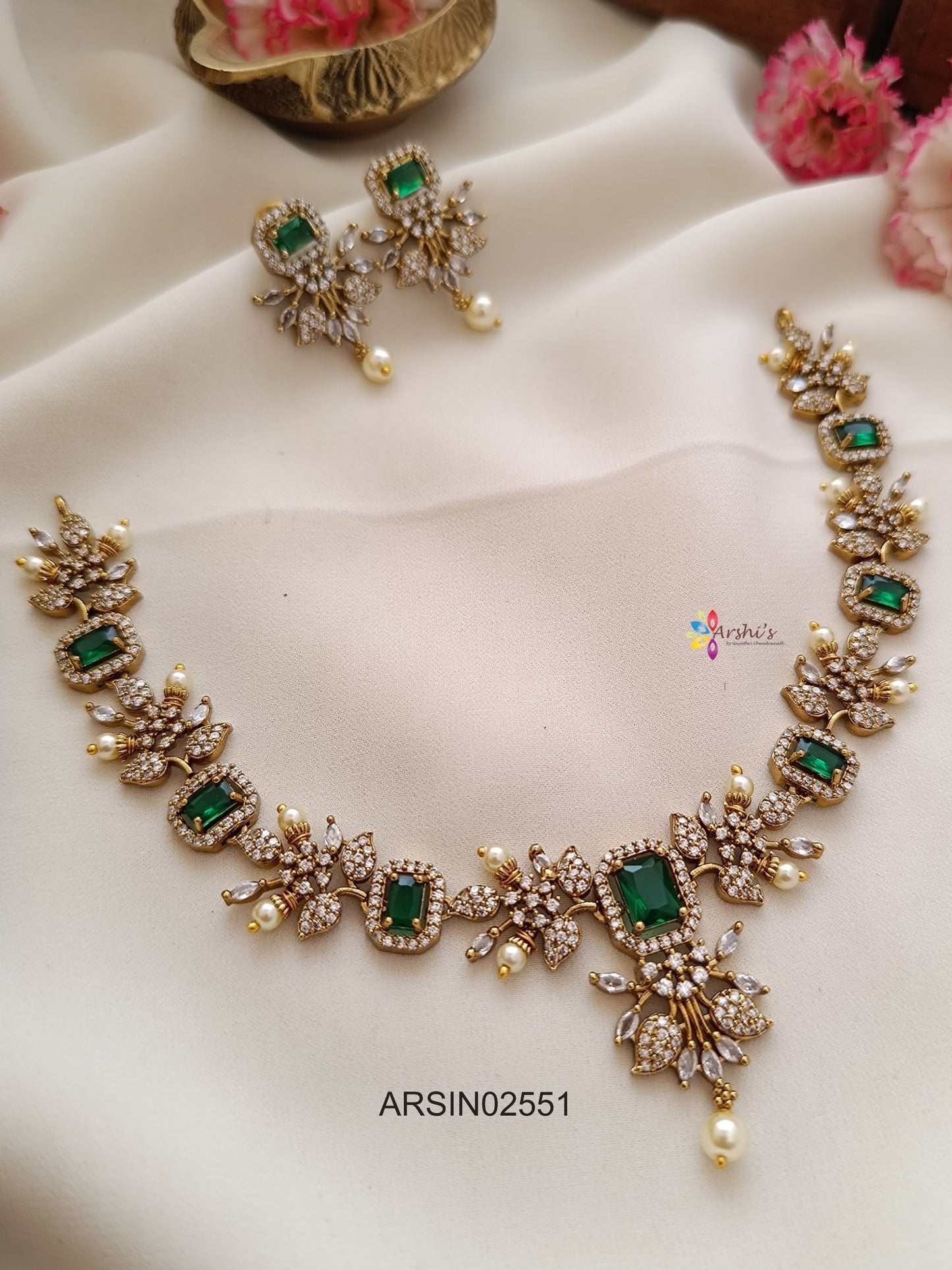 Emerald Stone Flower Design Necklace