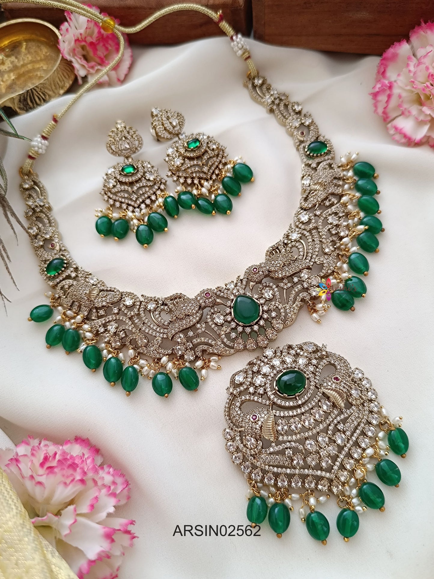 Bridal Victorian Green Drops Necklace