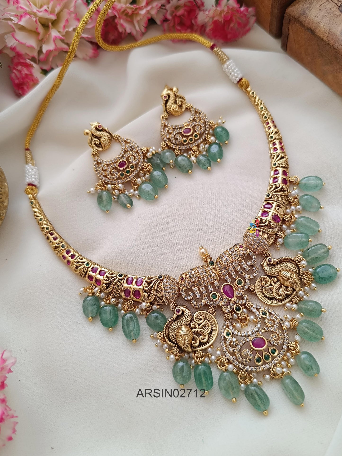 Elephant Pale Green Bead Kante Necklace