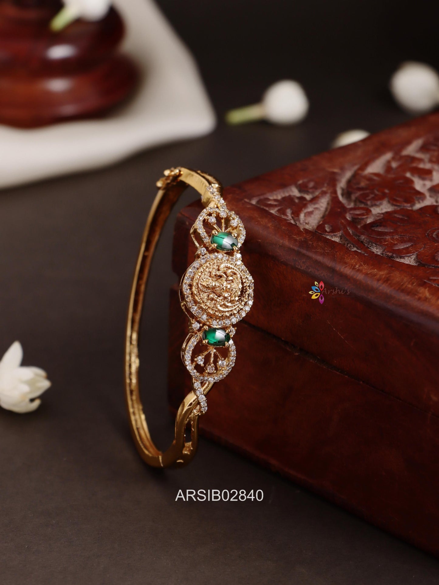 Lakshmi Emerald Stone Bracelet