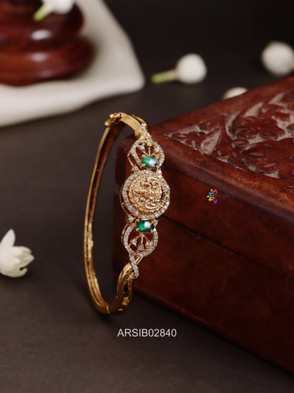 Lakshmi Emerald Stone Bracelet
