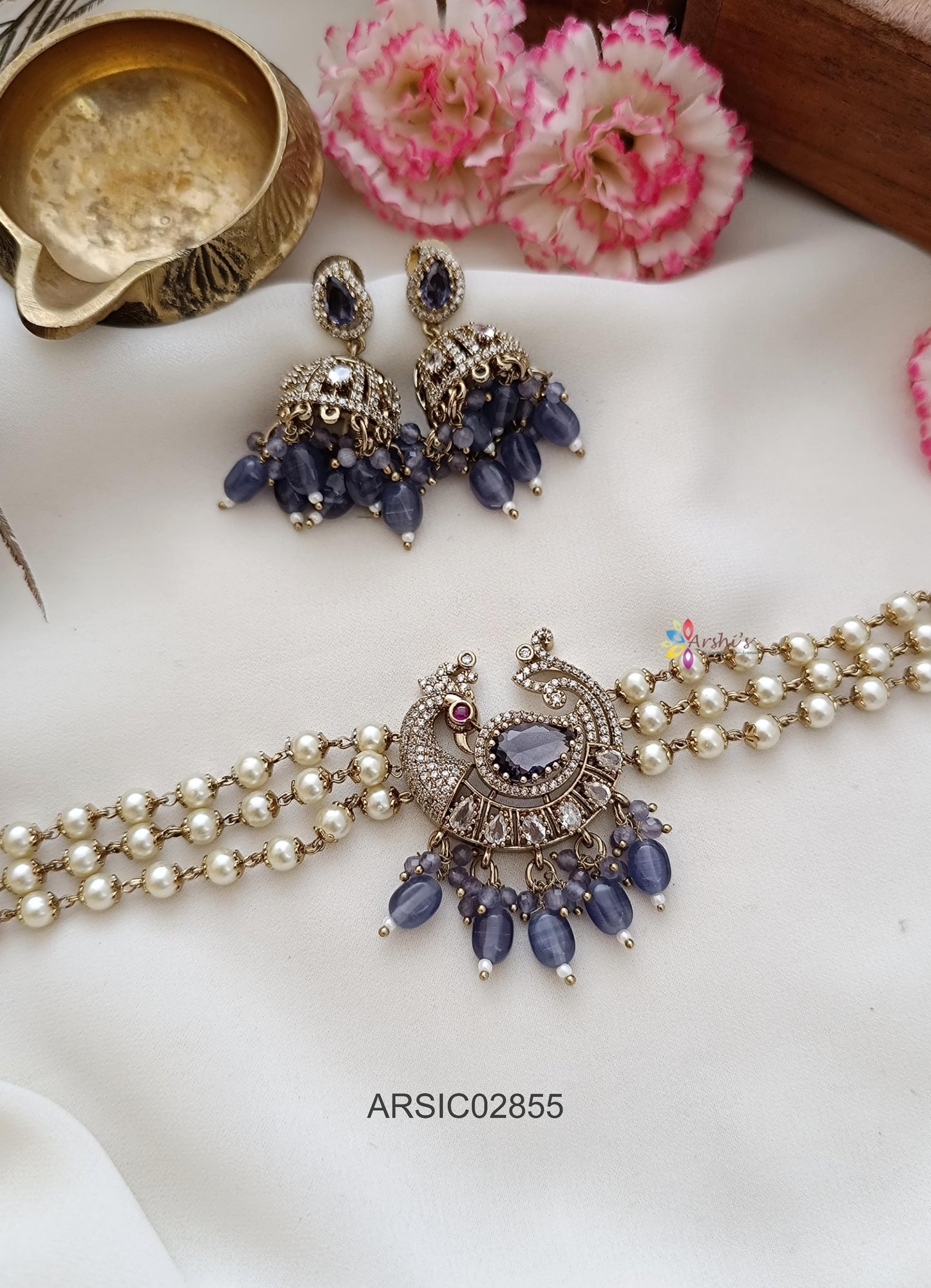 Peacock Pearl Choker