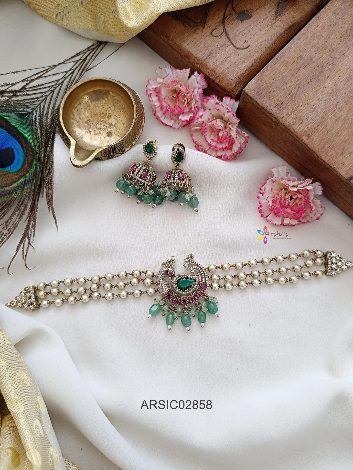 Peacock Light Green Pearl Choker