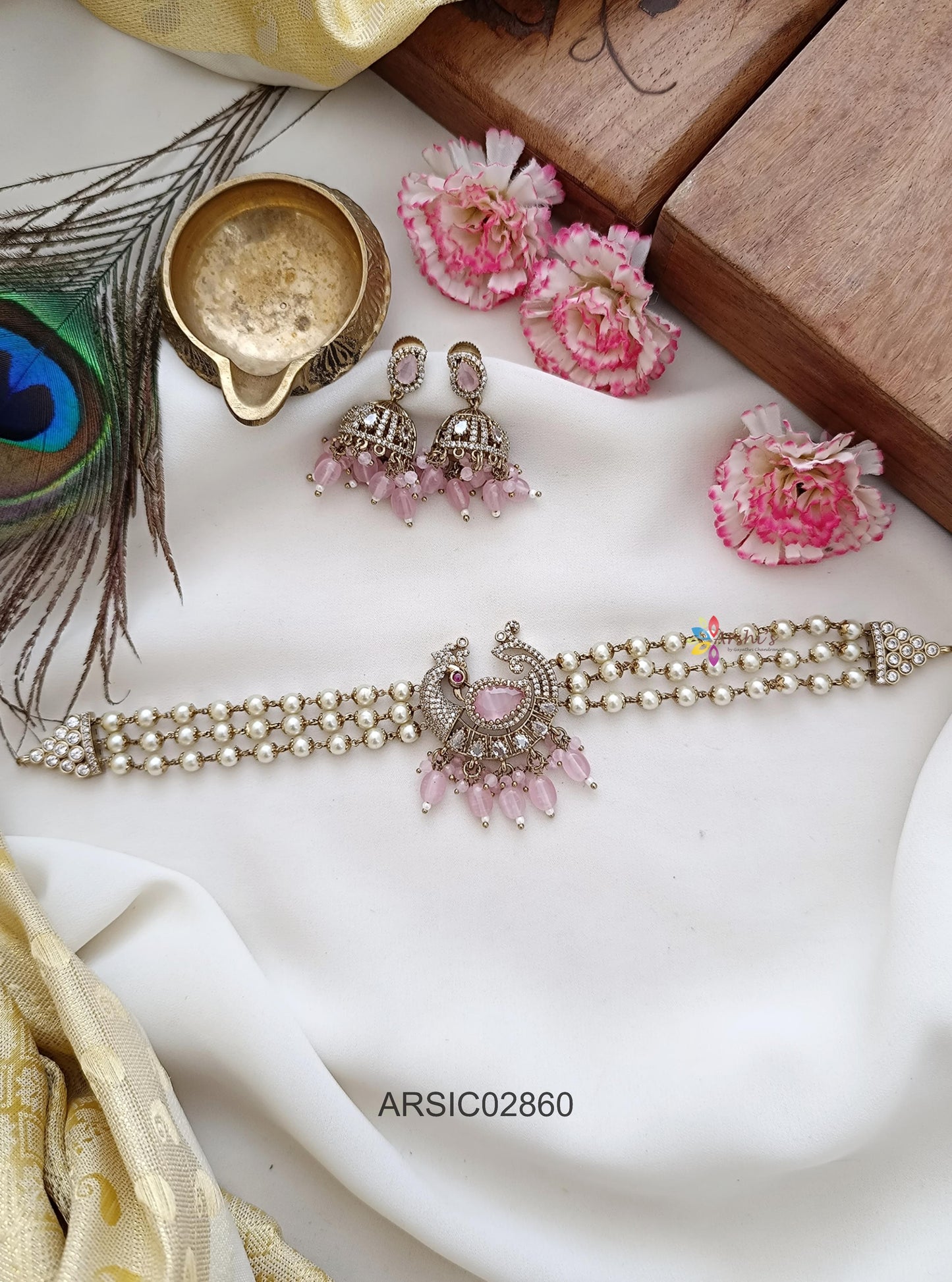 Peacock Pale Pink Pearl Choker
