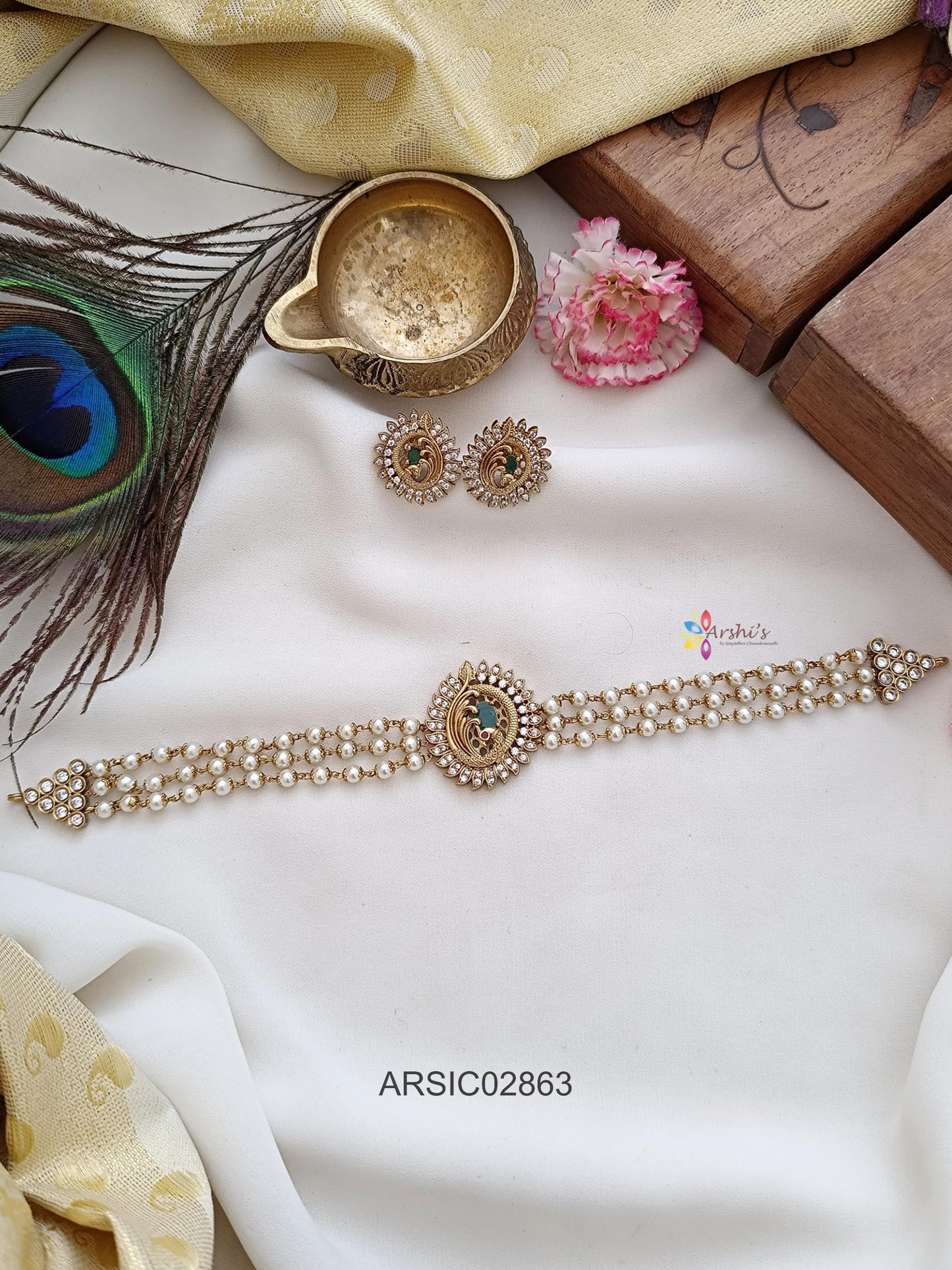 Peacock Pearl Choker