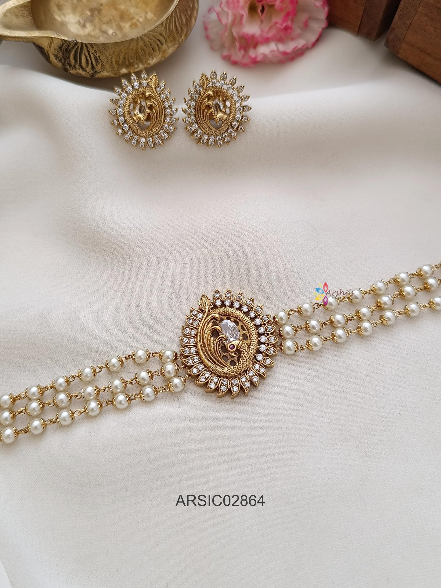 Peacock White Stone Pearl Choker