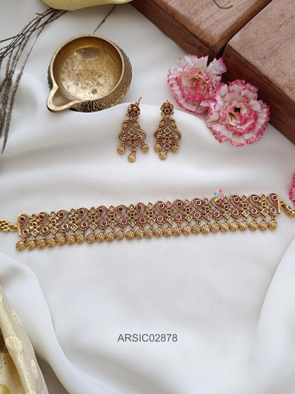 Flower Kemp Stone Choker