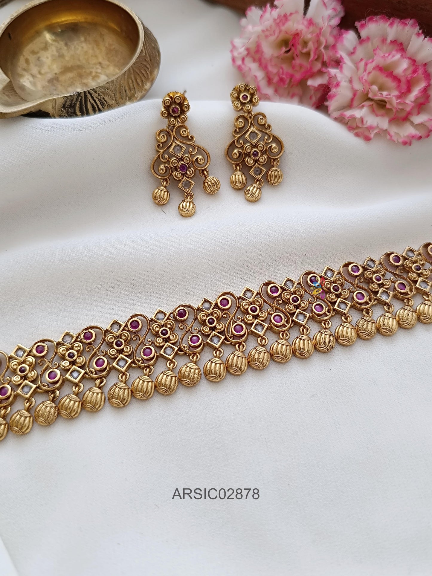 Flower Kemp Stone Choker