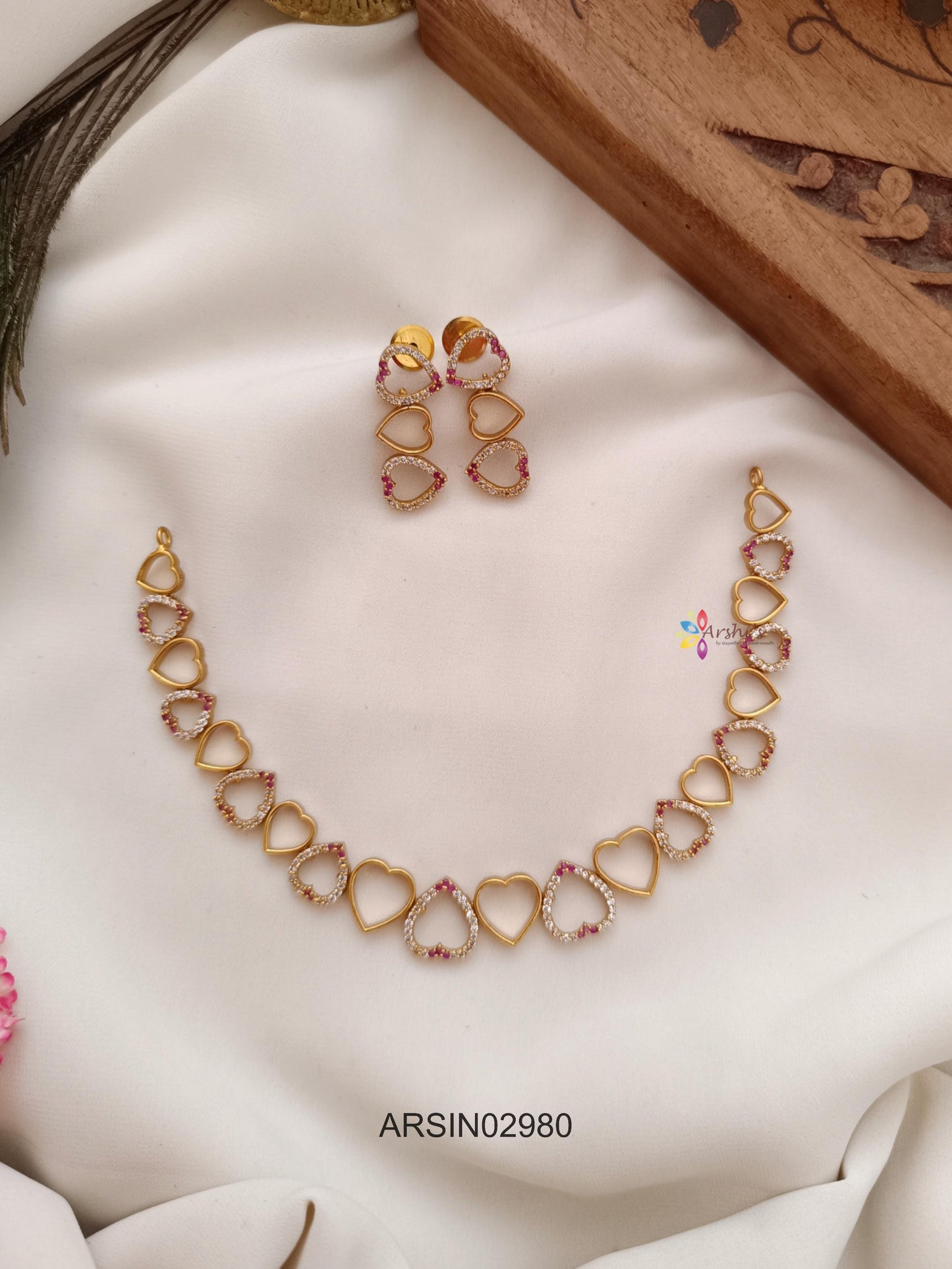 Heart Design White and Kemp Stone Necklace