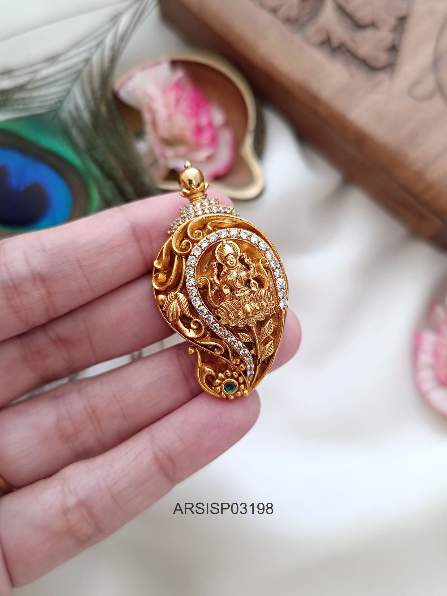 Mango Lakshmi Design Saree Pin